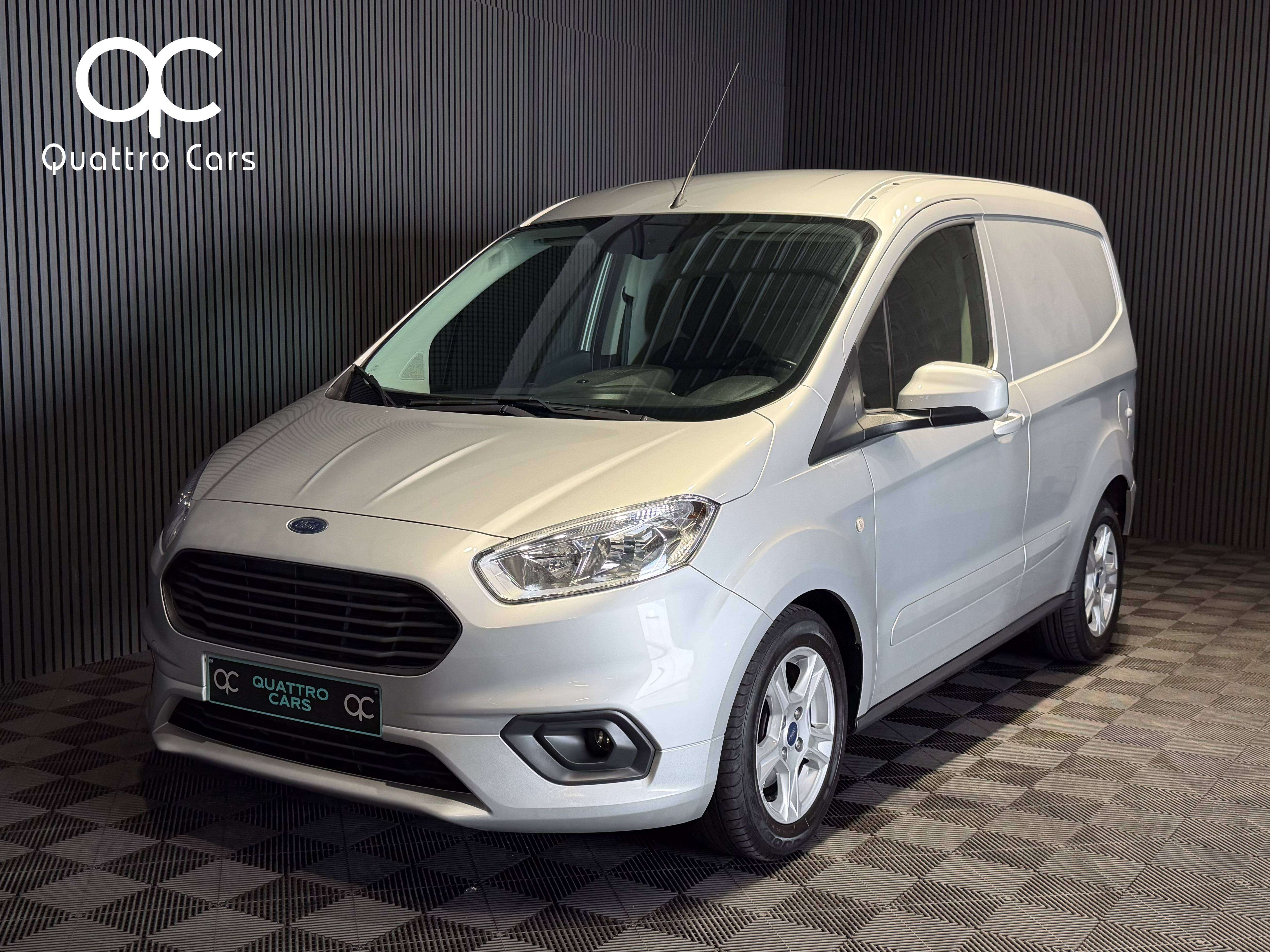 Ford Transit Courier 1.0 Essence / Tva déductible / Car play / Clim