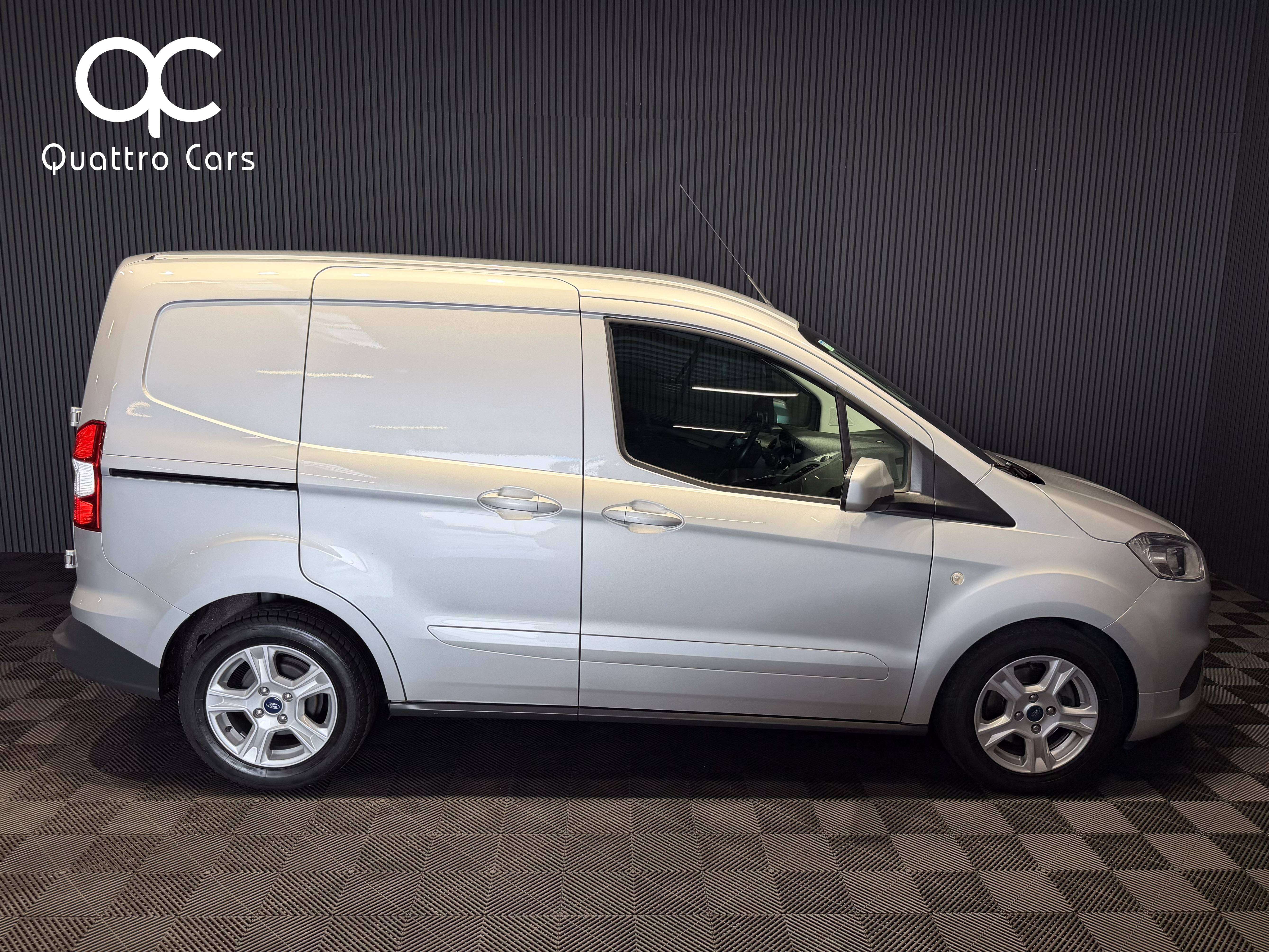 Ford Transit Courier 1.0 Essence / Tva déductible / Car play / Clim