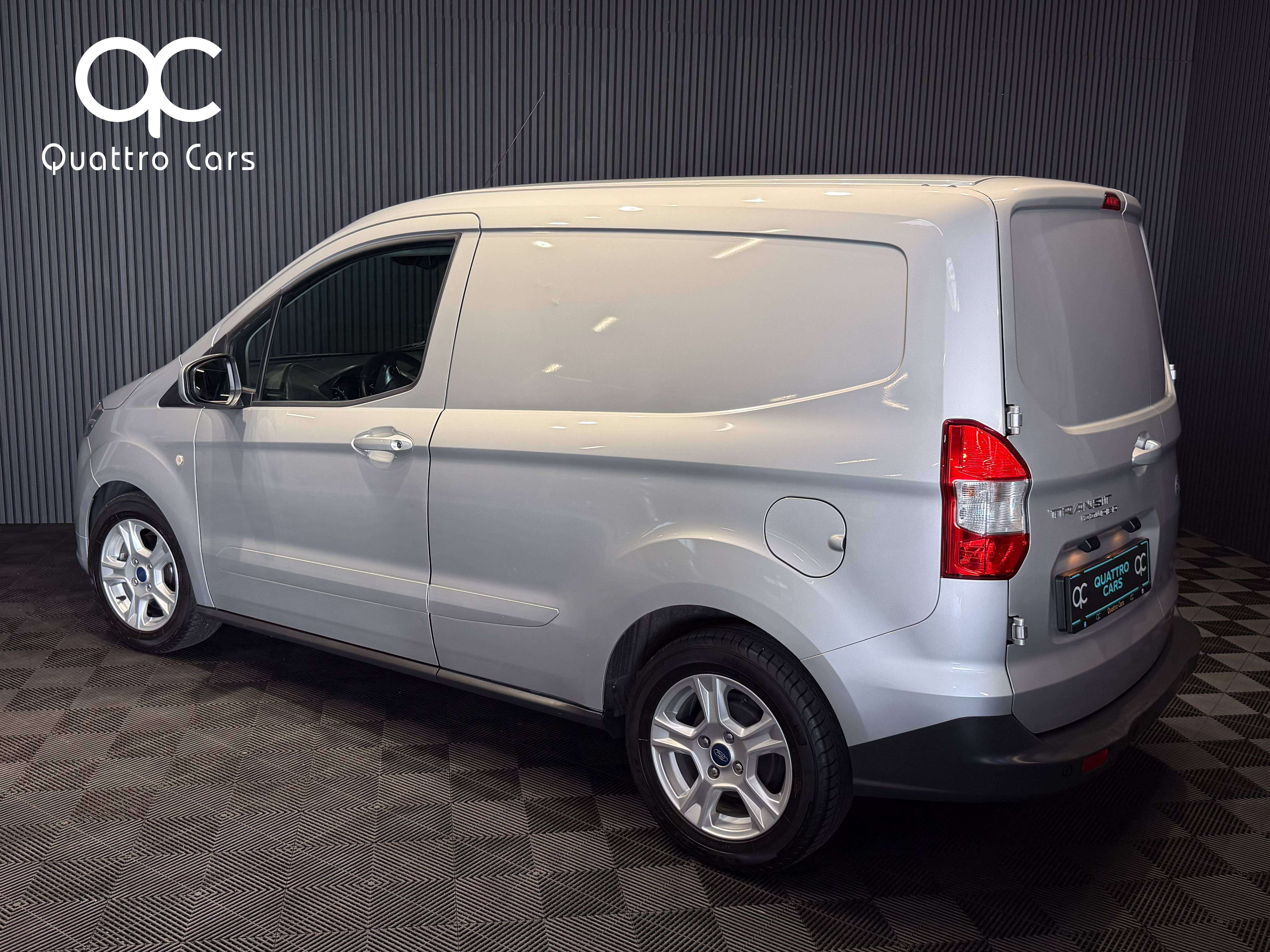 Ford Transit Courier 1.0 Essence / Tva déductible / Car play / Clim