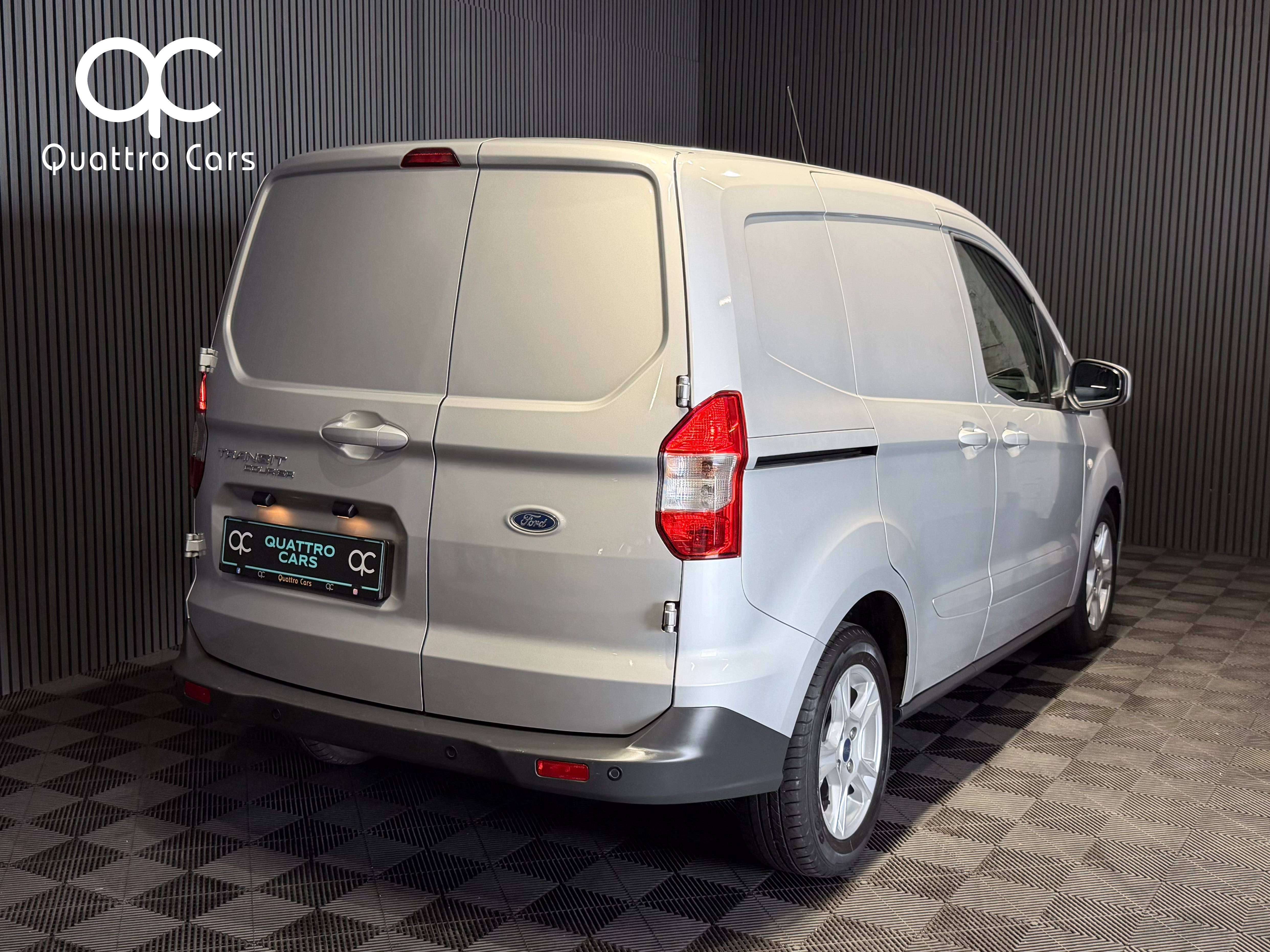 Ford Transit Courier 1.0 Essence / Tva déductible / Car play / Clim