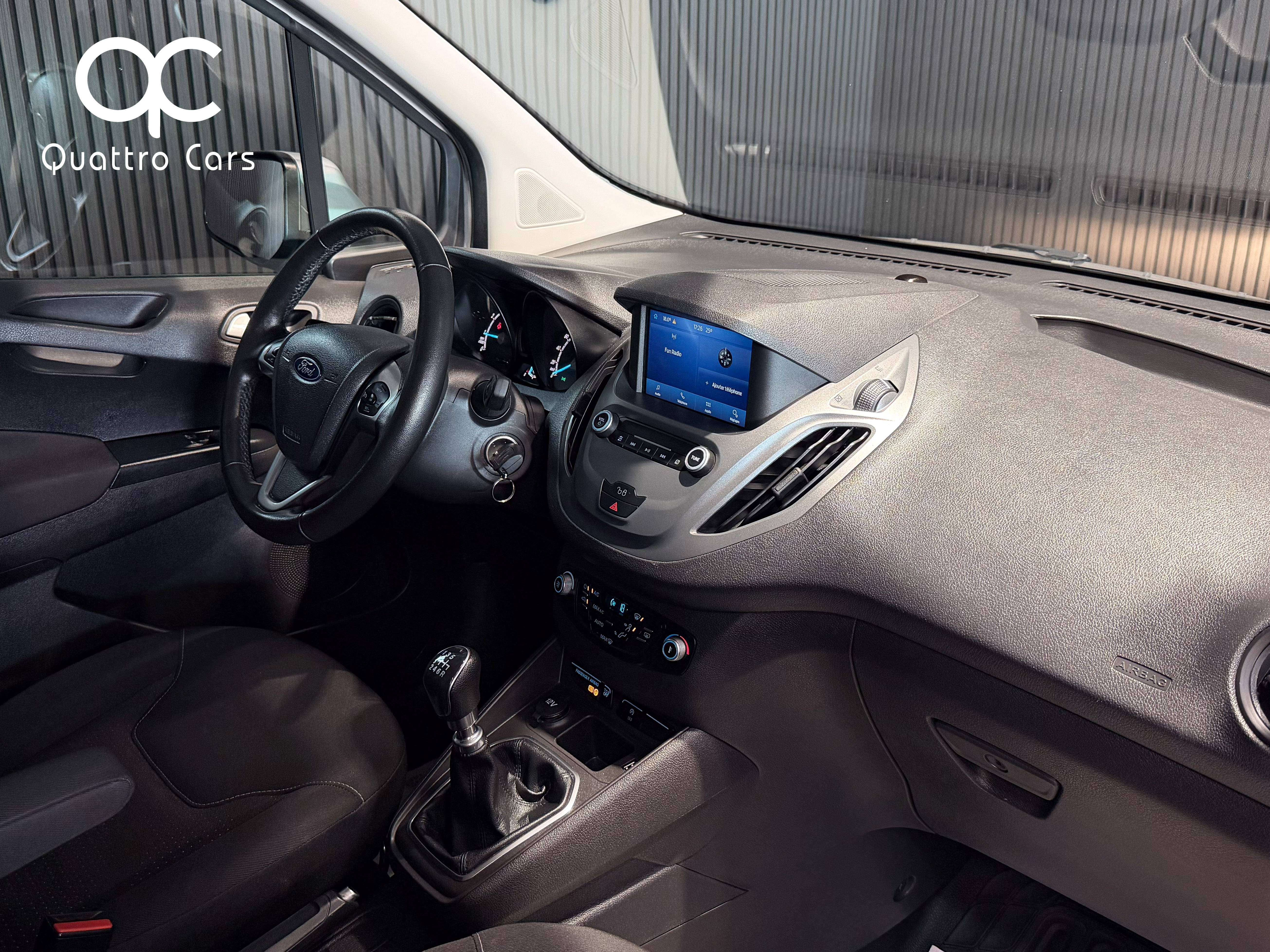 Ford Transit Courier 1.0 Essence / Tva déductible / Car play / Clim