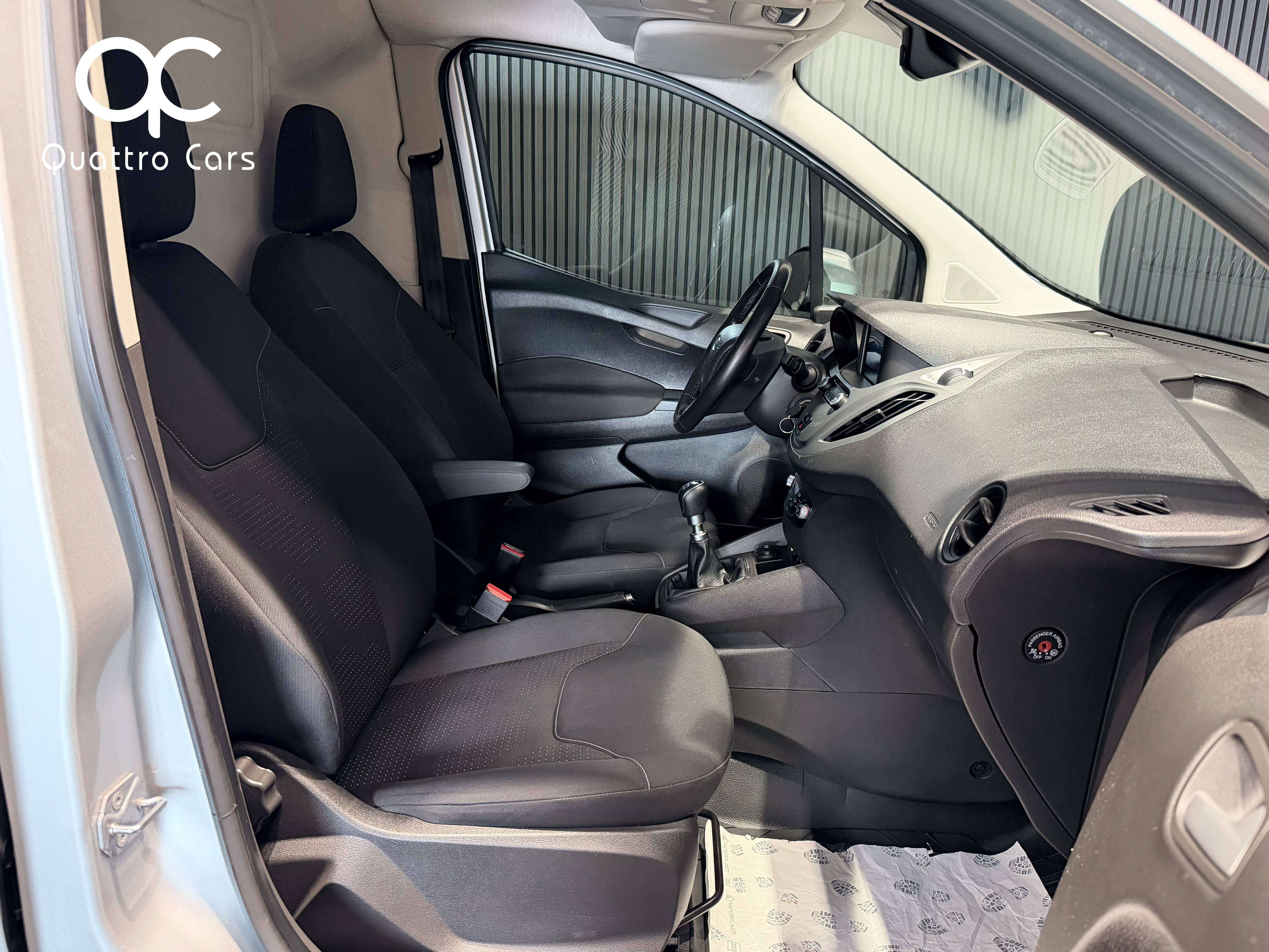 Ford Transit Courier 1.0 Essence / Tva déductible / Car play / Clim