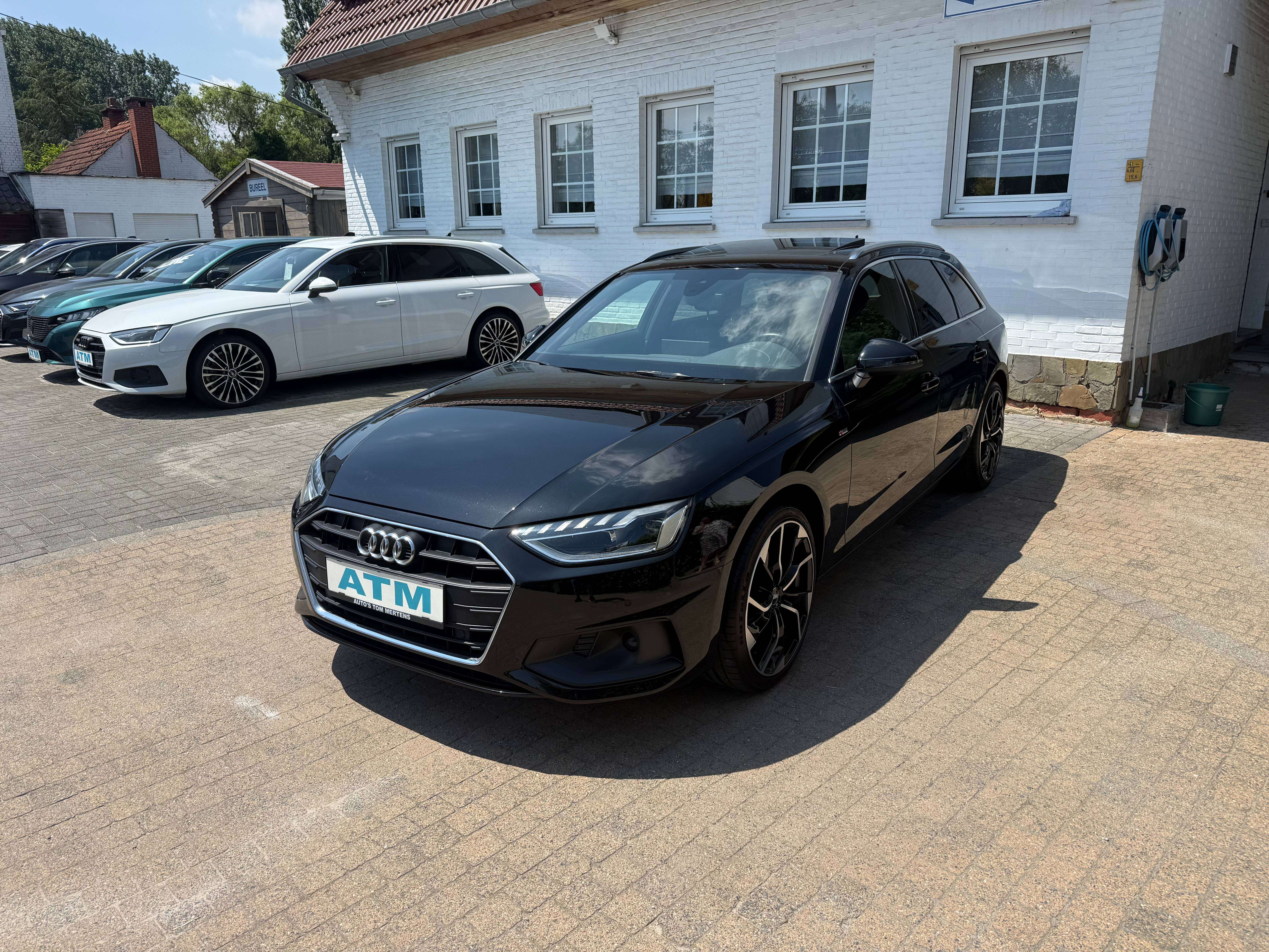Audi A4 A4 Avant 30 TDi Business Edition S line S tronic /Panormaische dak/Leder sport zeteles/ pdc V&A + camera/trekhaak/ cruise