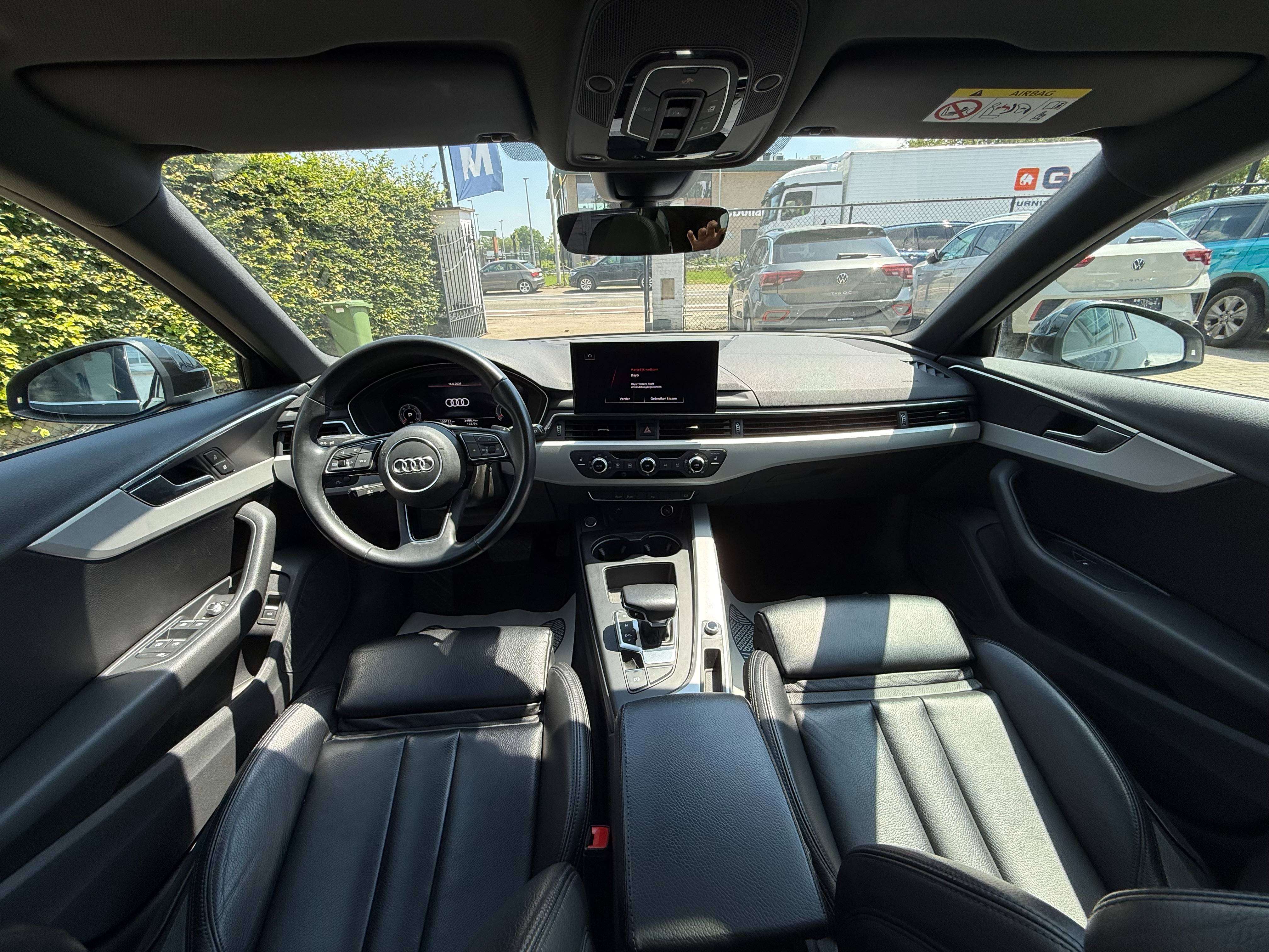 Audi A4 A4 Avant 30 TDi Business Edition S line S tronic /Panormaische dak/Leder sport zeteles/ pdc V&A + camera/trekhaak/ cruise