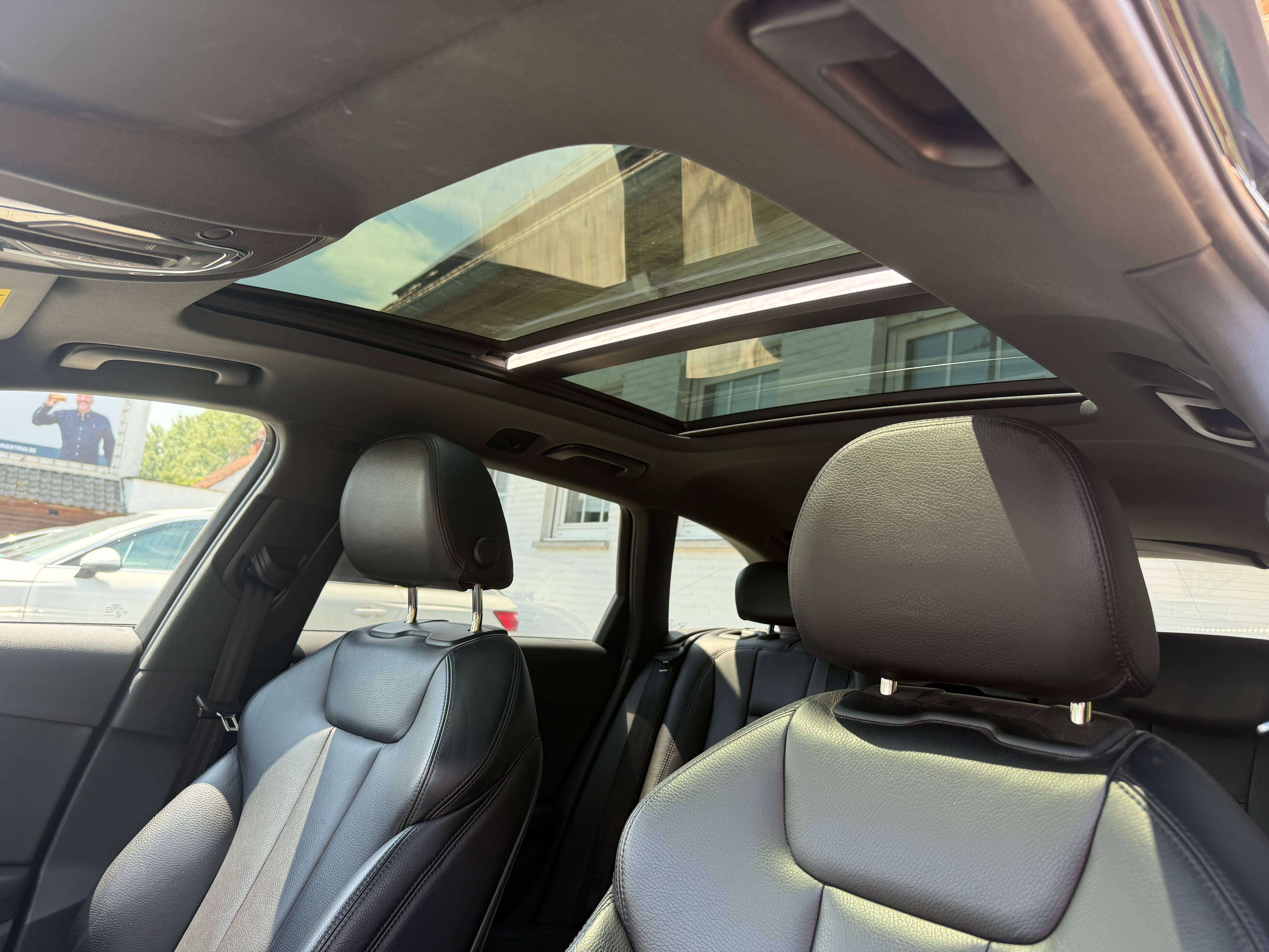 Audi A4 A4 Avant 30 TDi Business Edition S line S tronic /Panormaische dak/Leder sport zeteles/ pdc V&A + camera/trekhaak/ cruise