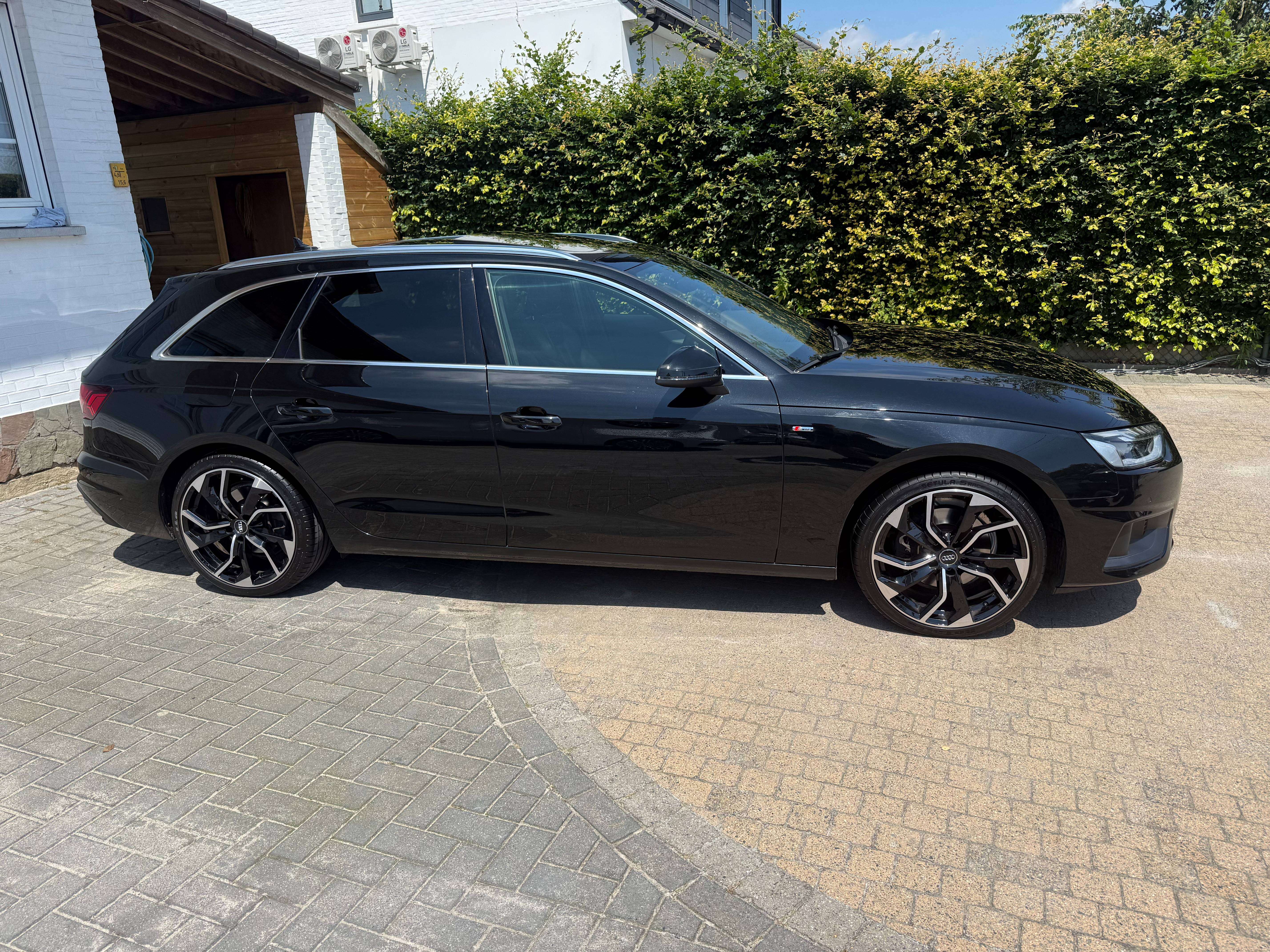 Audi A4 A4 Avant 30 TDi Business Edition S line S tronic /Panormaische dak/Leder sport zeteles/ pdc V&A + camera/trekhaak/ cruise