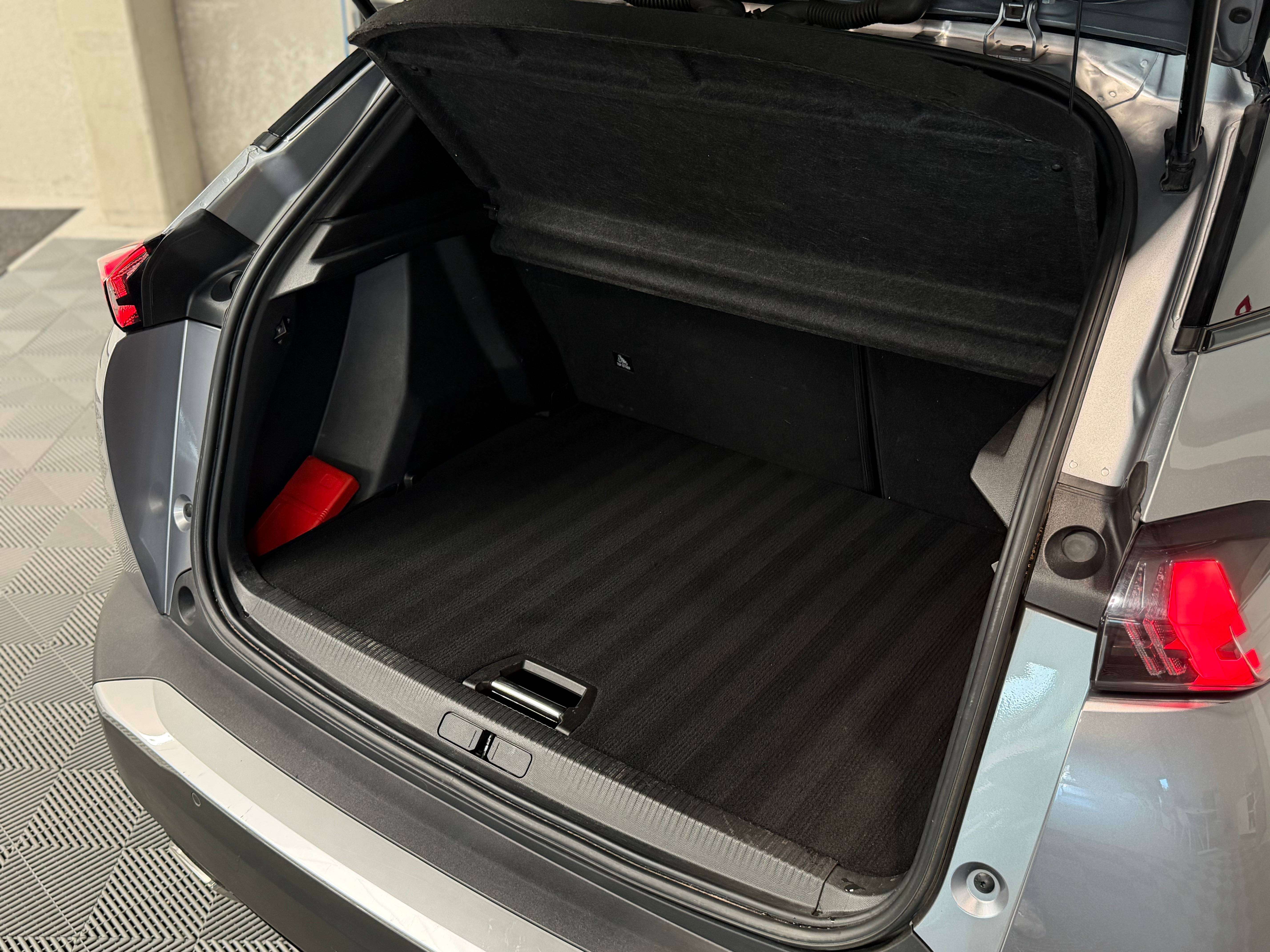 Peugeot 2008 1.2i GT-Line Pack, Capteurs AV/AR, GPS, Sièges chauffants