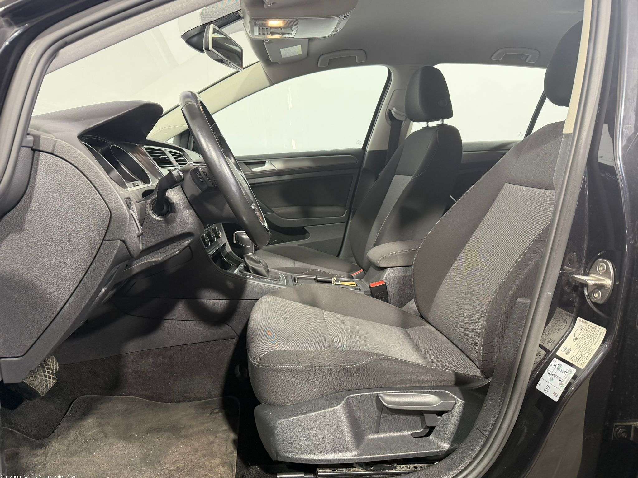 Volkswagen Golf 1.6 TDI DSG | ACTIVE CRUISE | NAVI. | PDC AV/AR