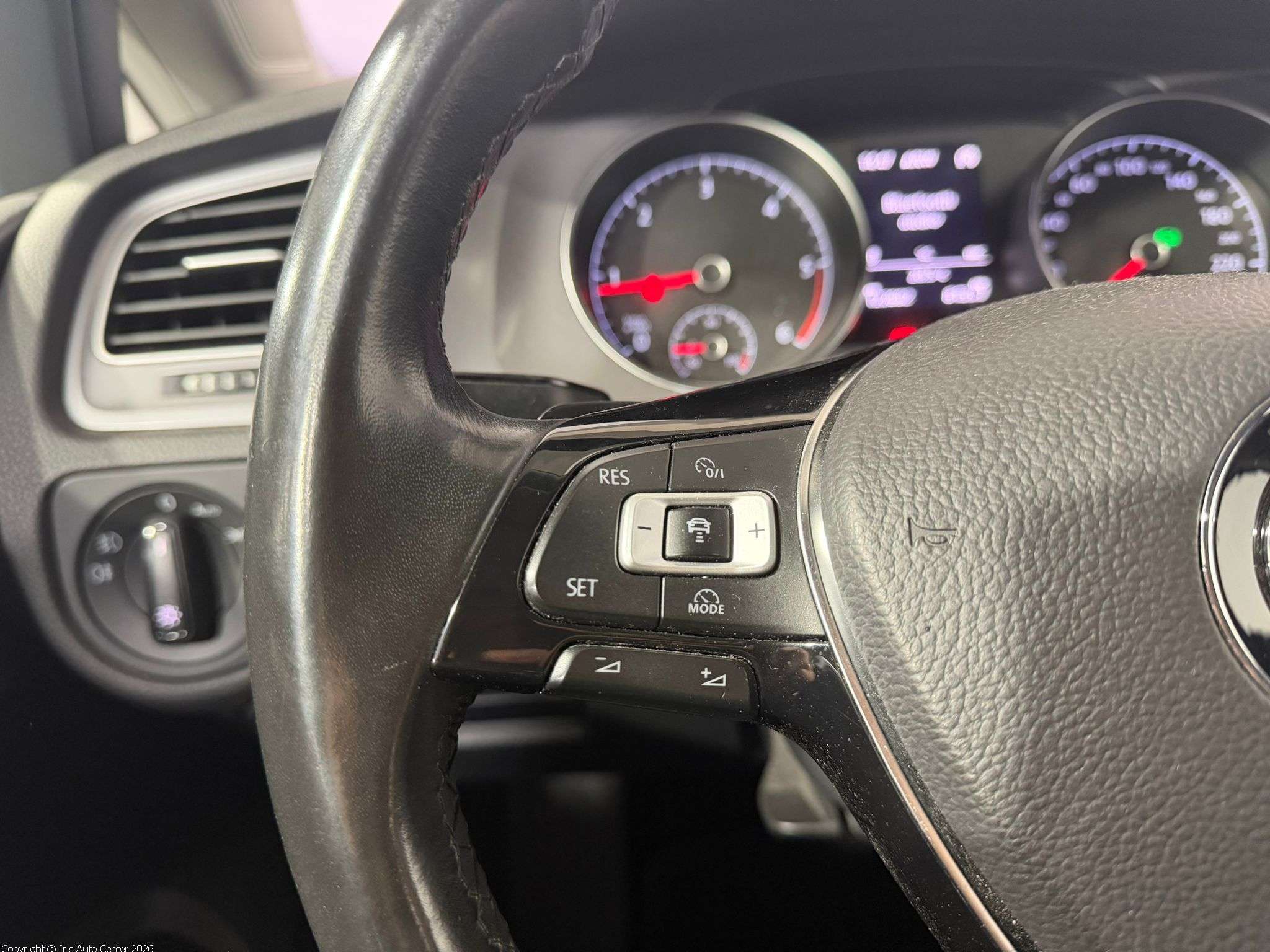 Volkswagen Golf 1.6 TDI DSG | ACTIVE CRUISE | NAVI. | PDC AV/AR