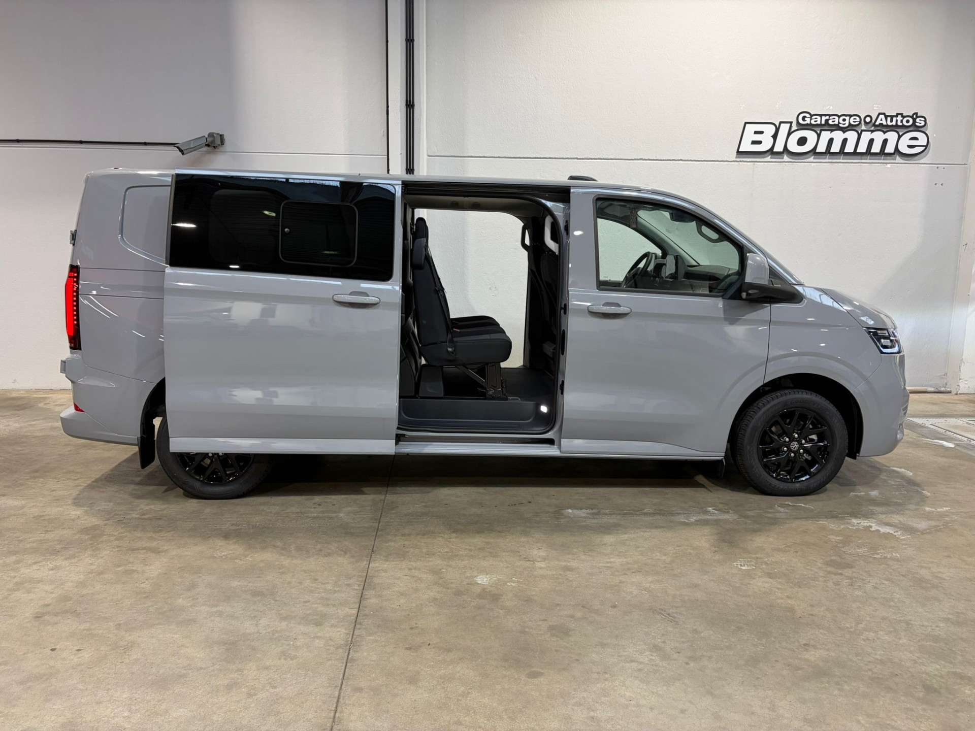 Volkswagen Transporter 2.0 TDI L2H1 4MOTION Dubbele cabine 5 zitplaatsen,