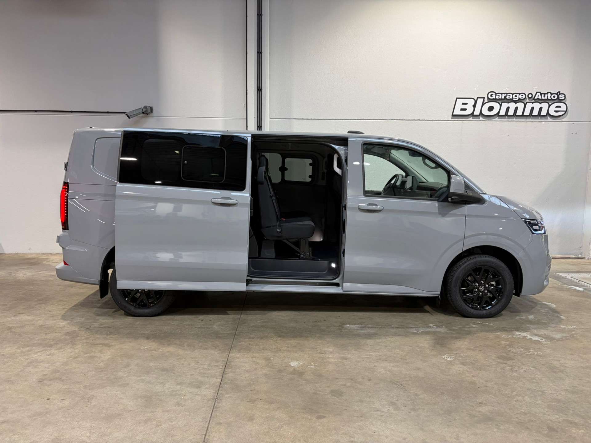 Volkswagen Transporter 2.0 TDI L2H1 4MOTION Dubbele cabine 5 zitplaatsen,