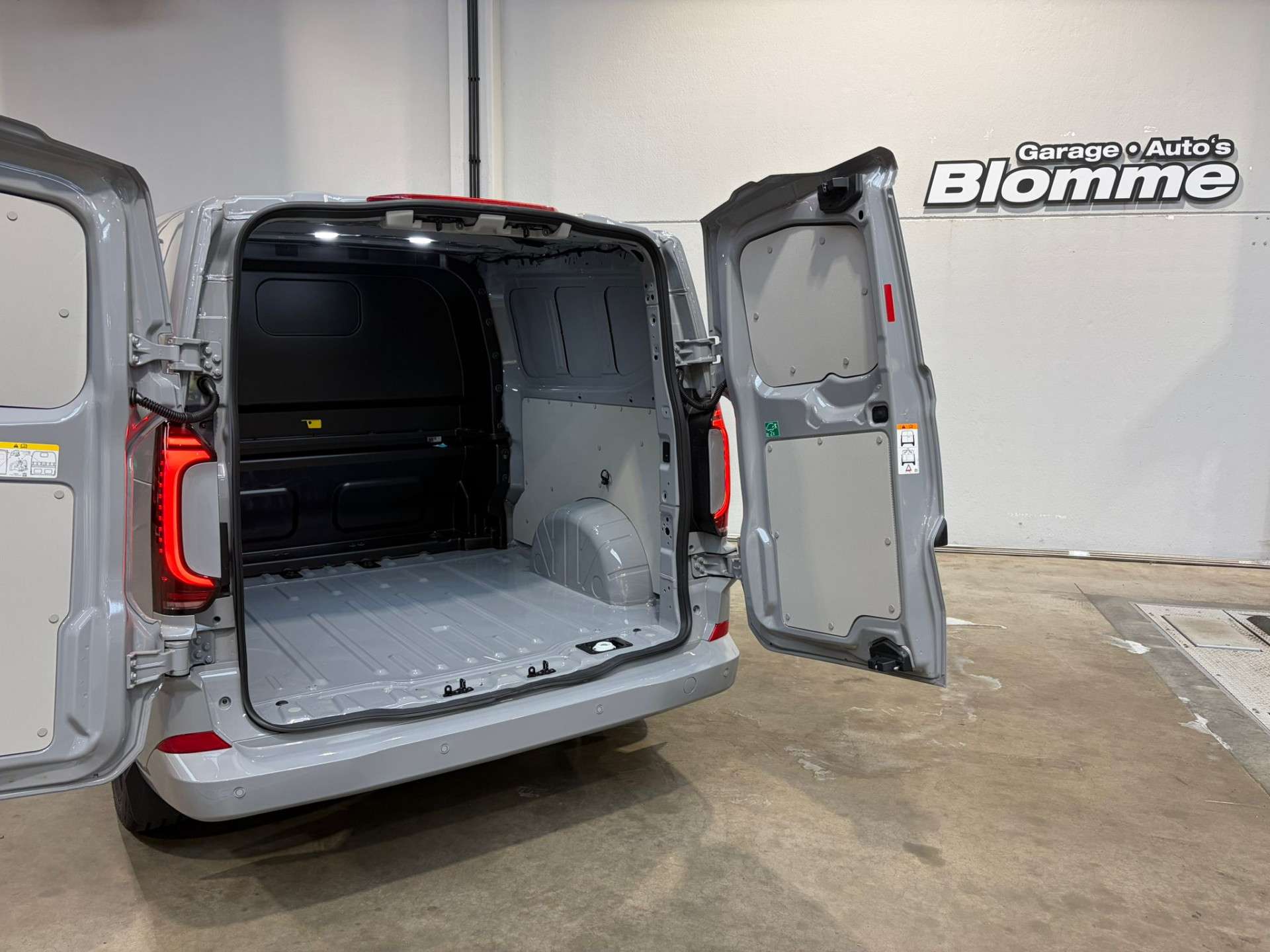 Volkswagen Transporter 2.0 TDI L2H1 4MOTION Dubbele cabine 5 zitplaatsen,