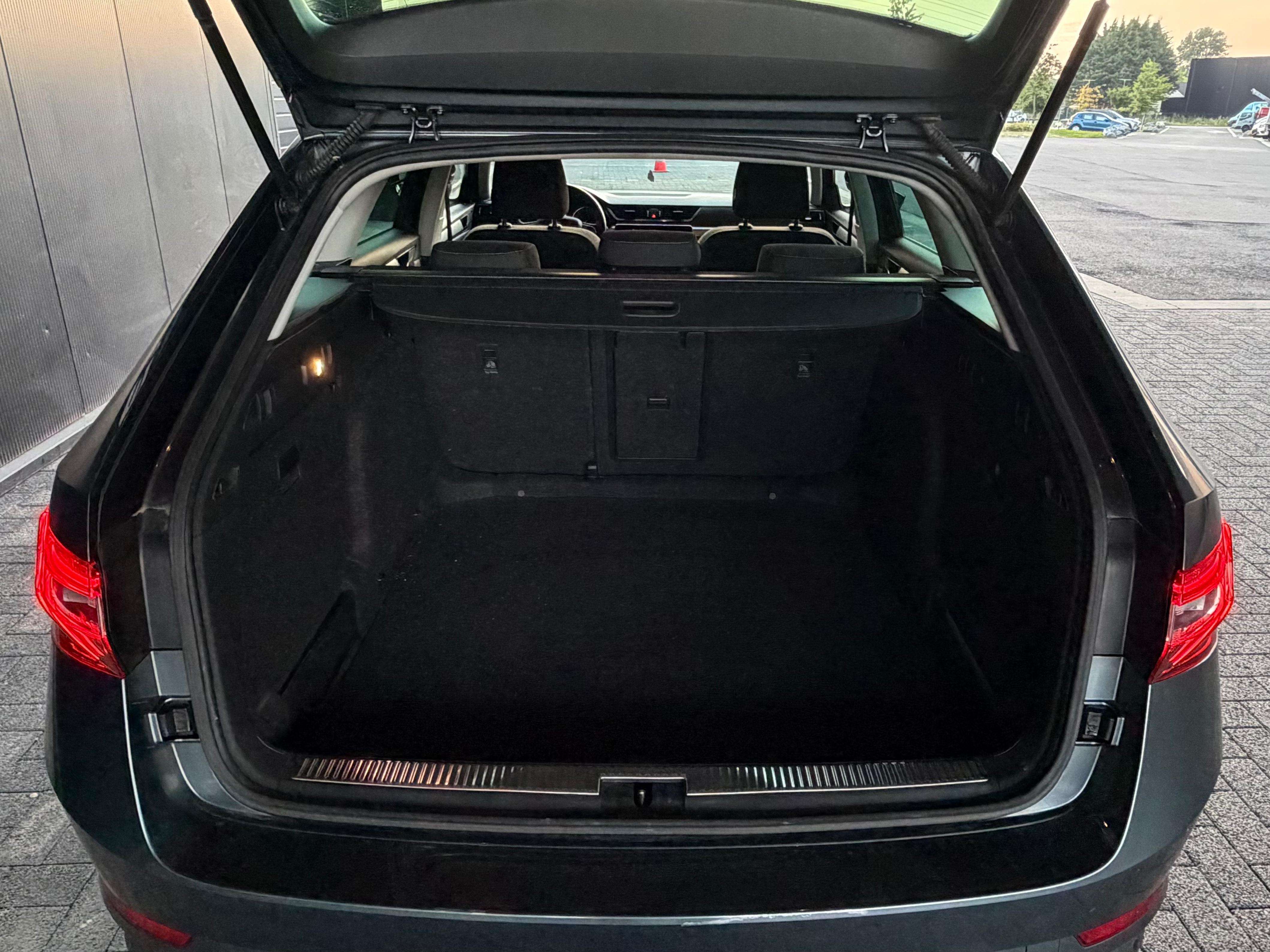 Skoda Superb SW 1.6 CR TDi Corporate Plus Edition DSG