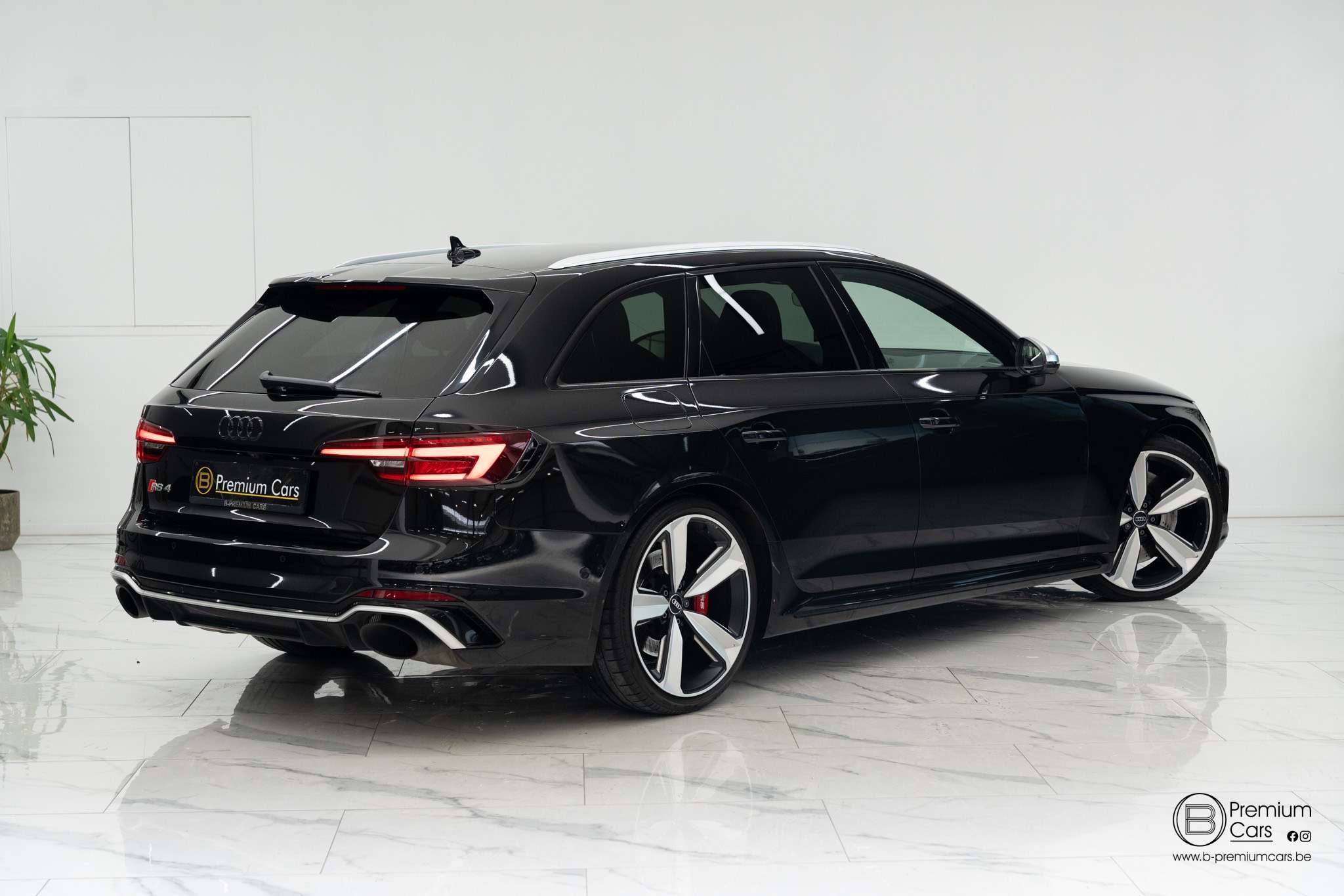 Audi RS4 Avant Quattro Exclusive! Swiss Spec! ACC, HUD, Massage!