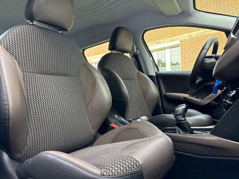 Peugeot 2008 1.2 VTI 82CH ALLURE * 86.000KM * GPS * LED * JANTES ALU