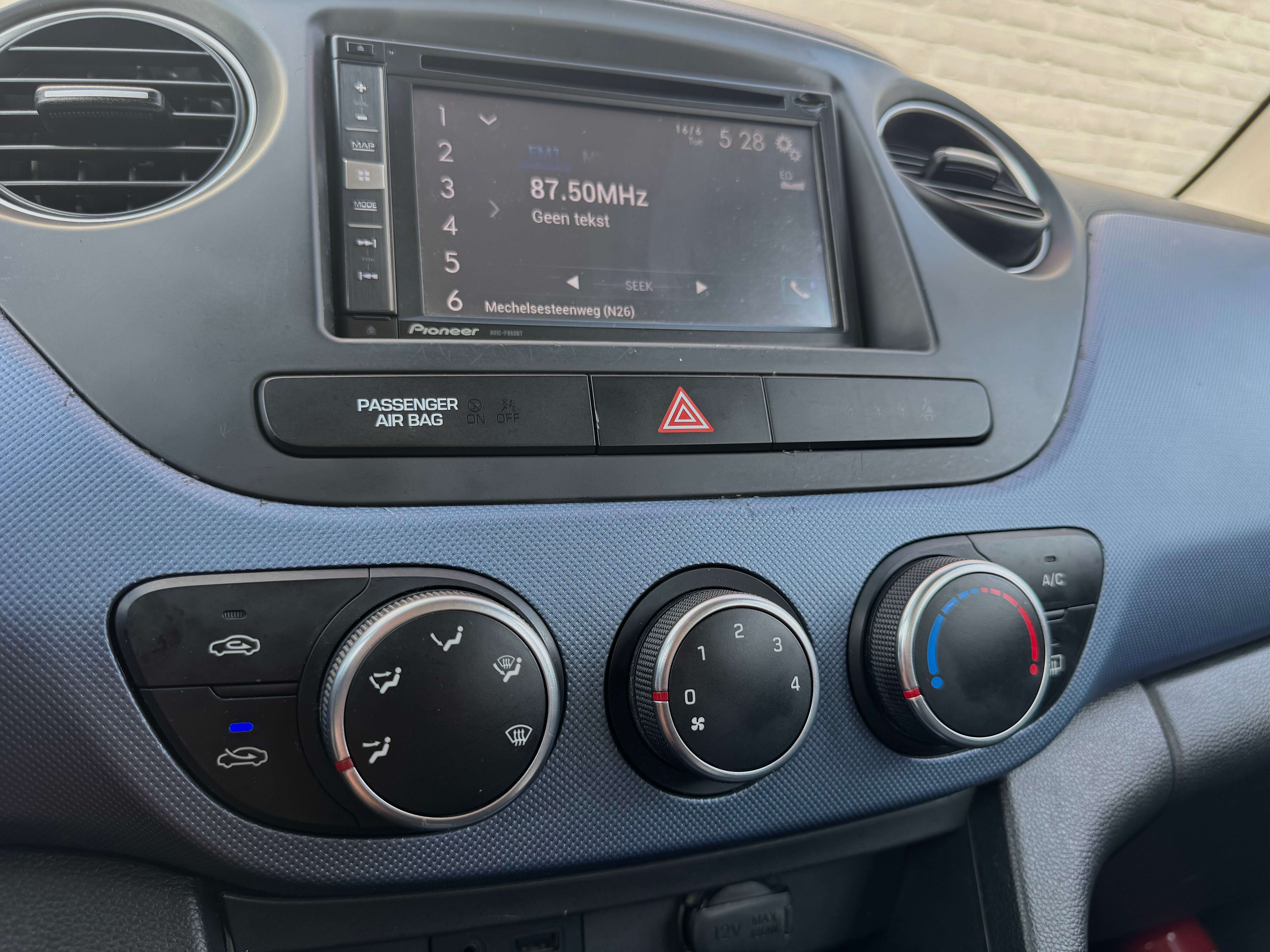 Hyundai i10 1.0i Automaat * Navi * Airco * 38.350 km * 12M Garantie