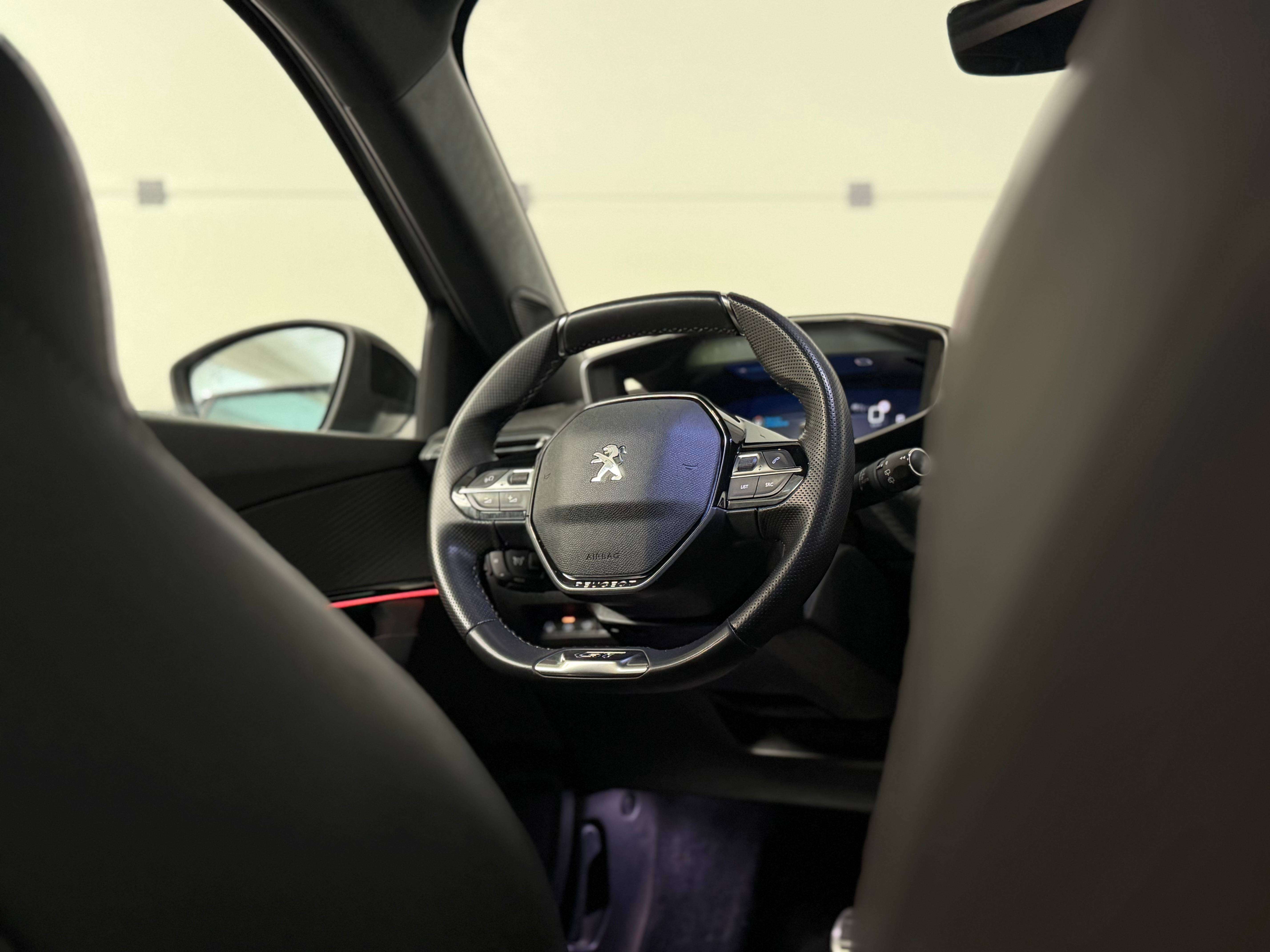 Peugeot 2008 1.2i GT-Line Pack, Capteurs AV/AR, GPS, Sièges chauffants
