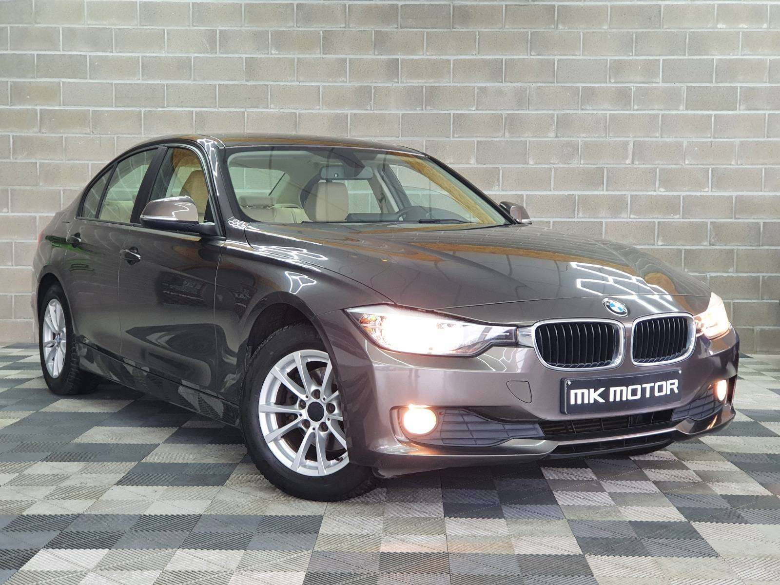 BMW 318 🟢DIESEL 143CV - FULL CARNET - BOITE AUTO - CAPTEURS