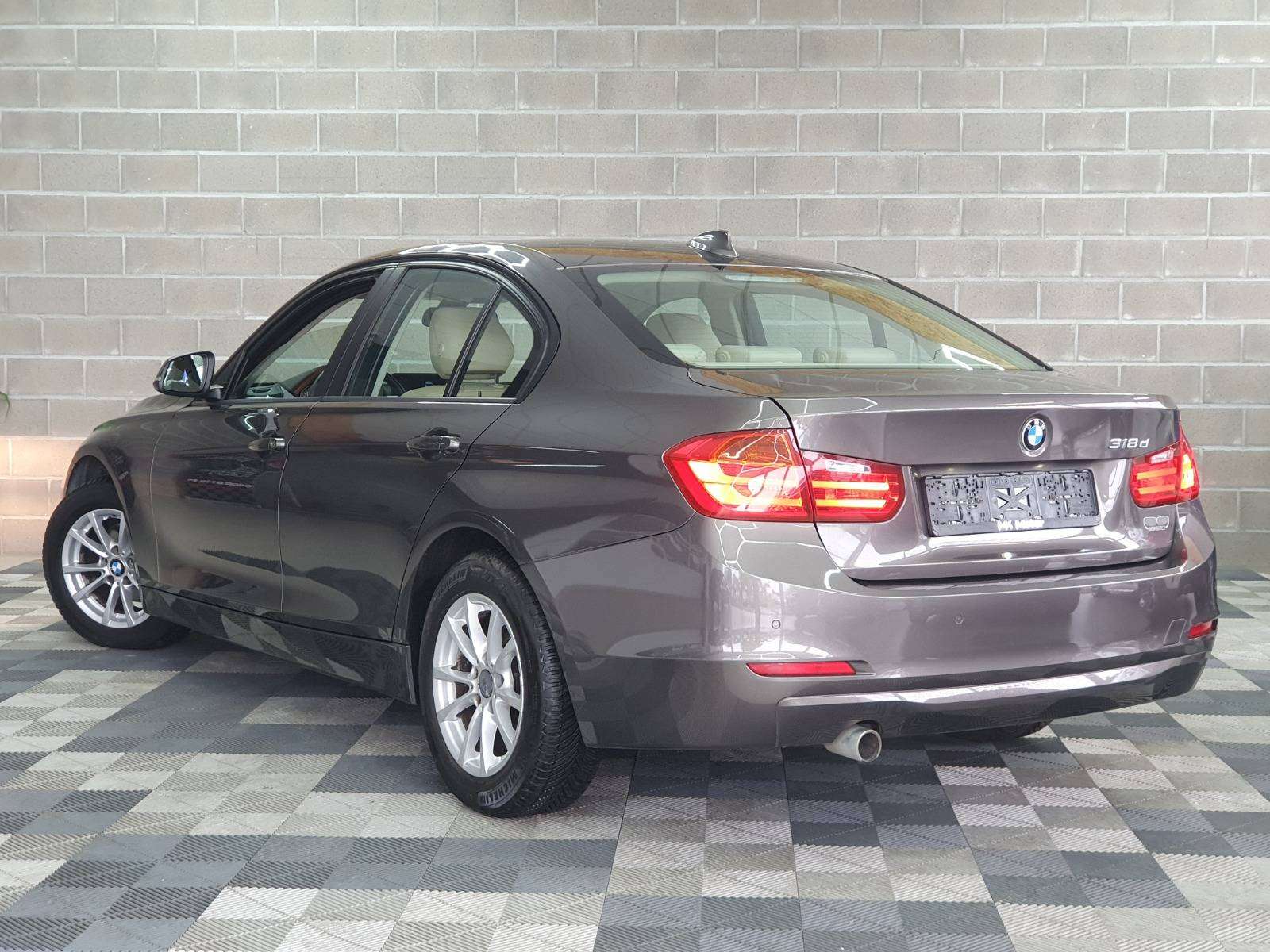 BMW 318 🟢DIESEL 143CV - FULL CARNET - BOITE AUTO - CAPTEURS
