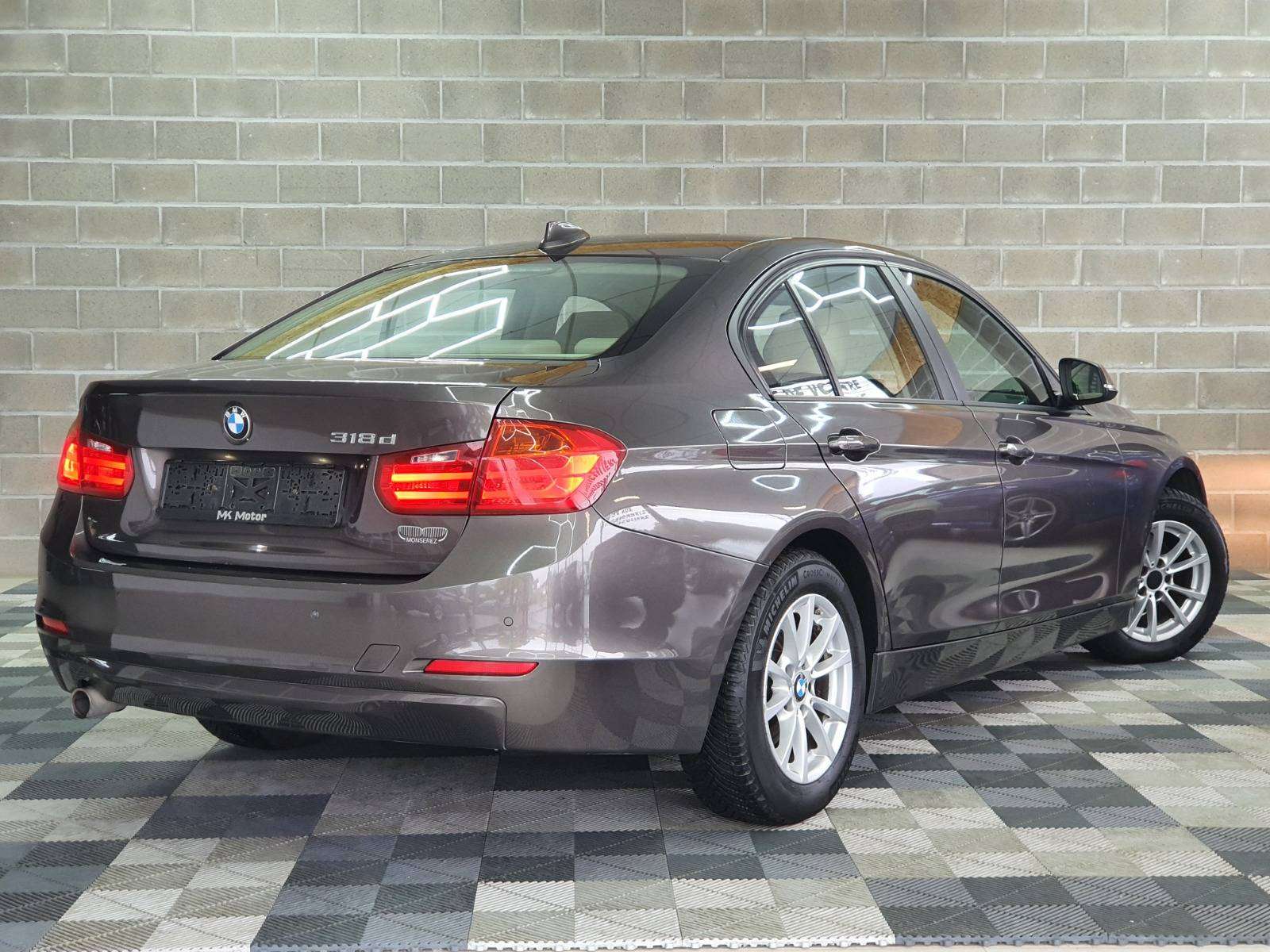 BMW 318 🟢DIESEL 143CV - FULL CARNET - BOITE AUTO - CAPTEURS