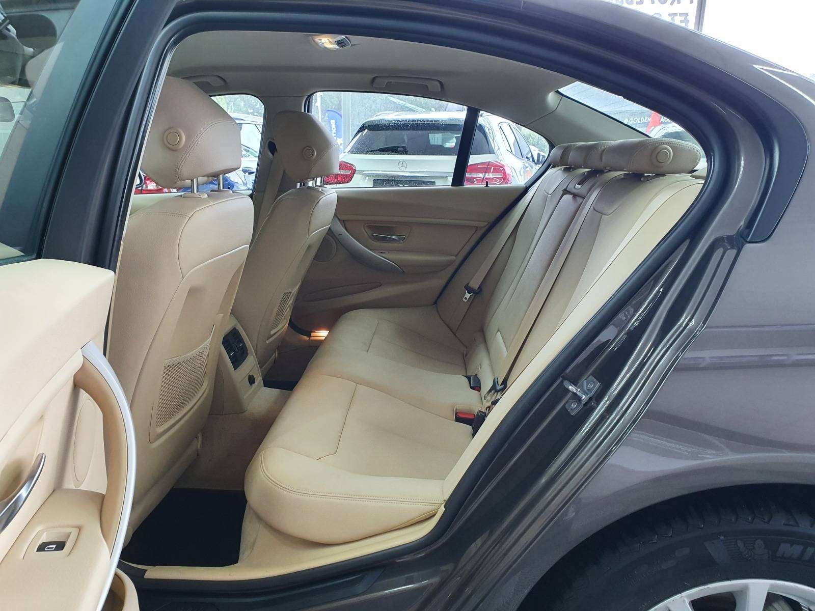 BMW 318 🟢DIESEL 143CV - FULL CARNET - BOITE AUTO - CAPTEURS