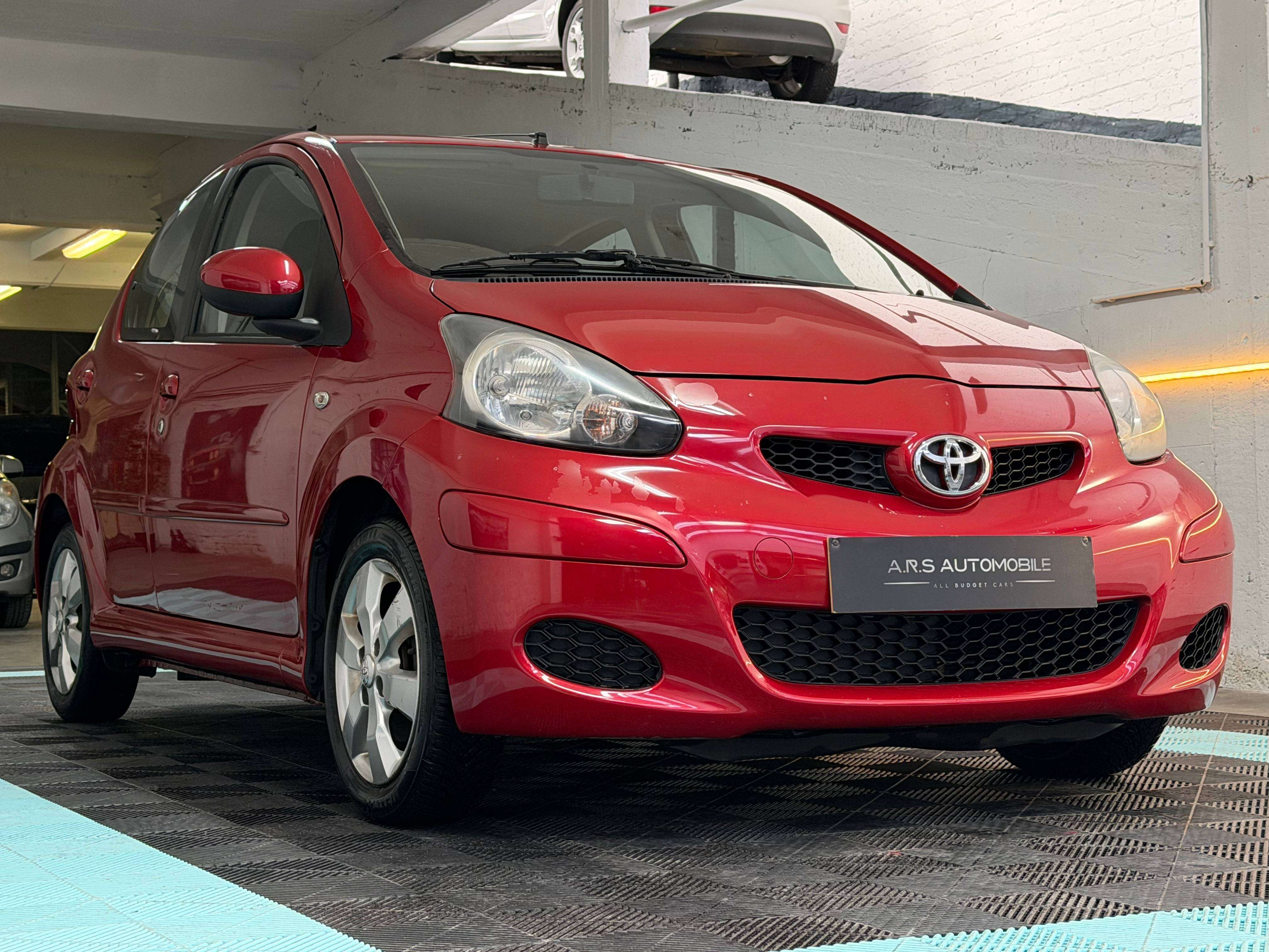 Toyota Aygo 1.0i Pret a immat. - Airco - Semi cuir - Garantie 12mois