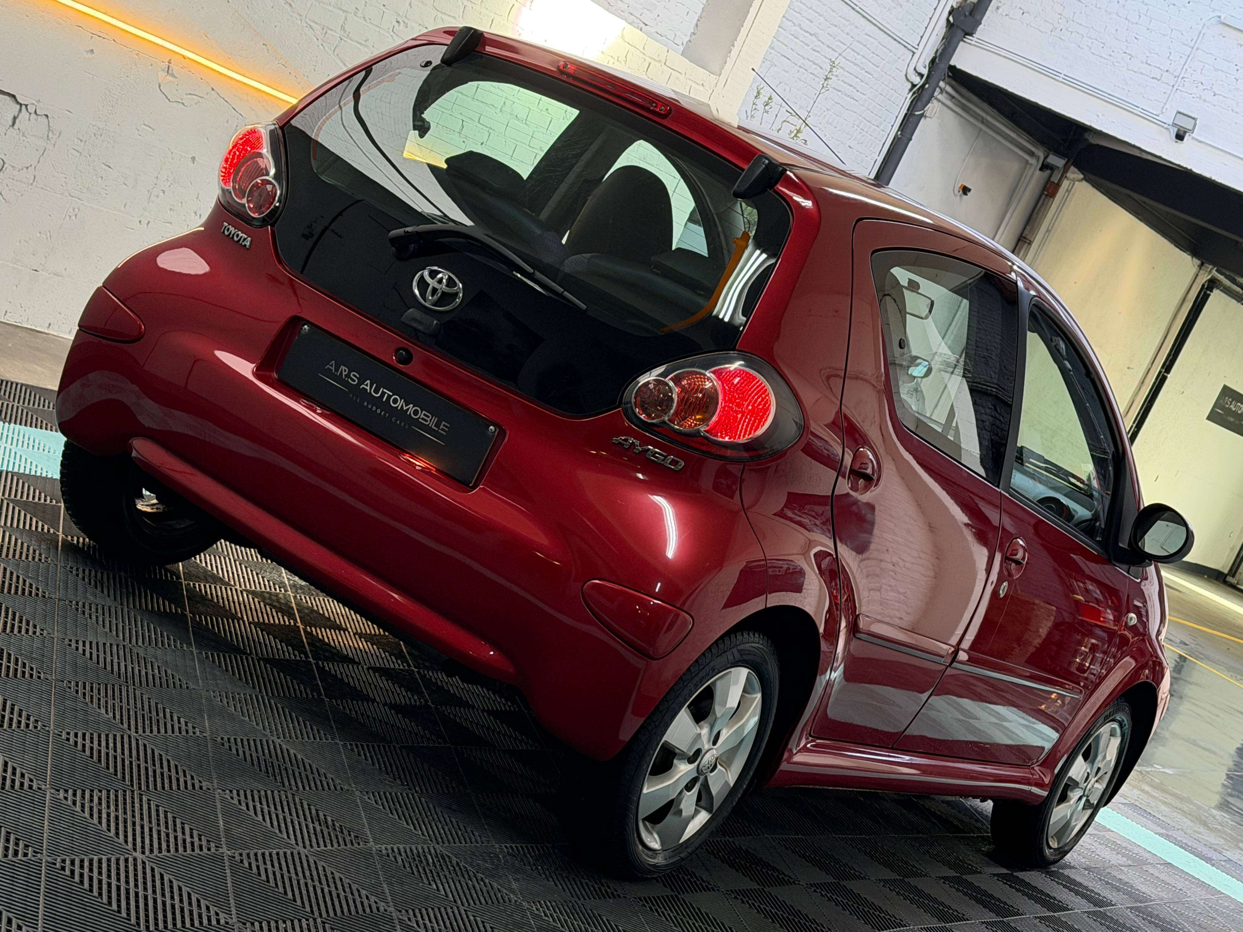 Toyota Aygo 1.0i Pret a immat. - Airco - Semi cuir - Garantie 12mois