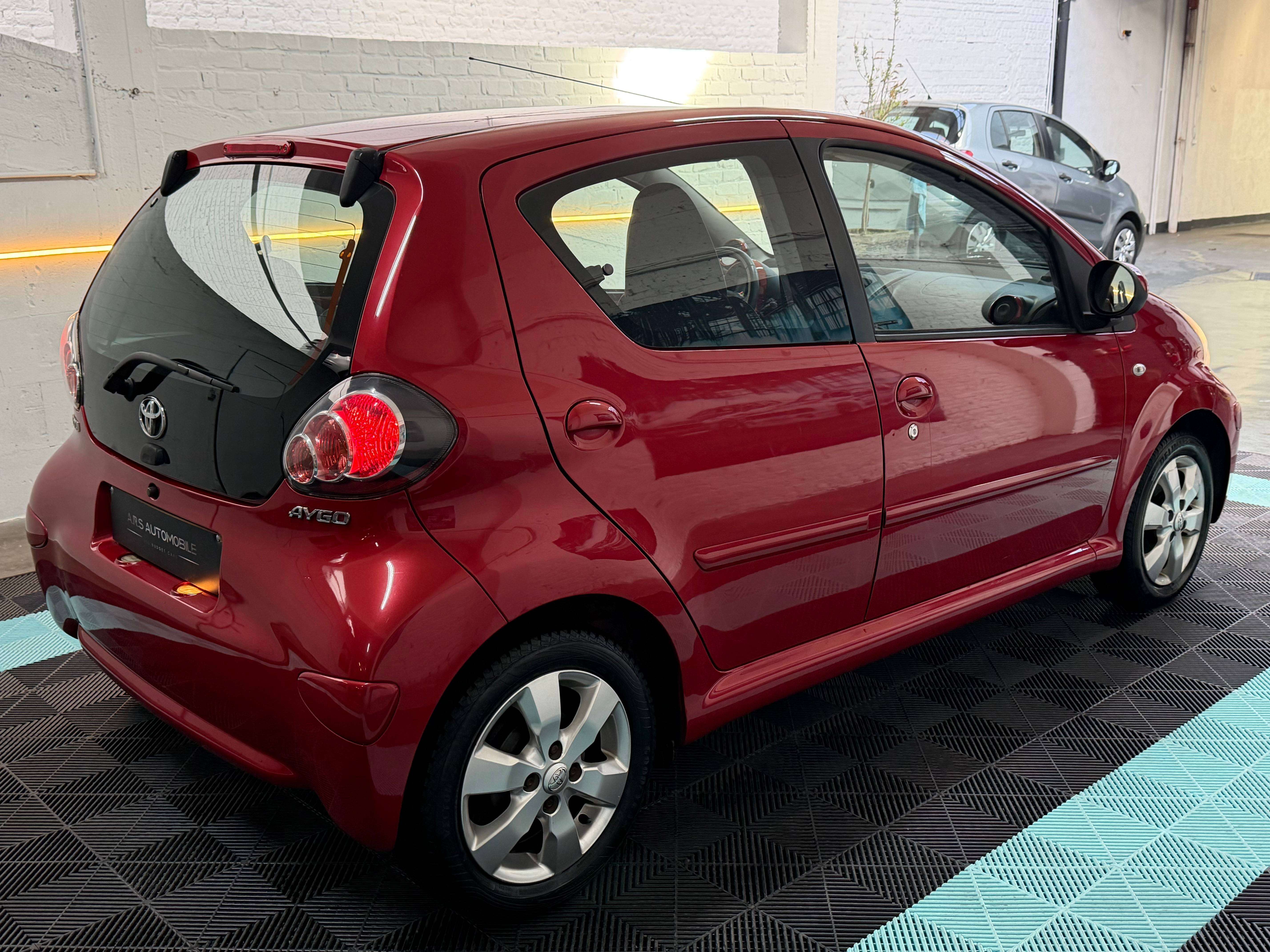 Toyota Aygo 1.0i Pret a immat. - Airco - Semi cuir - Garantie 12mois