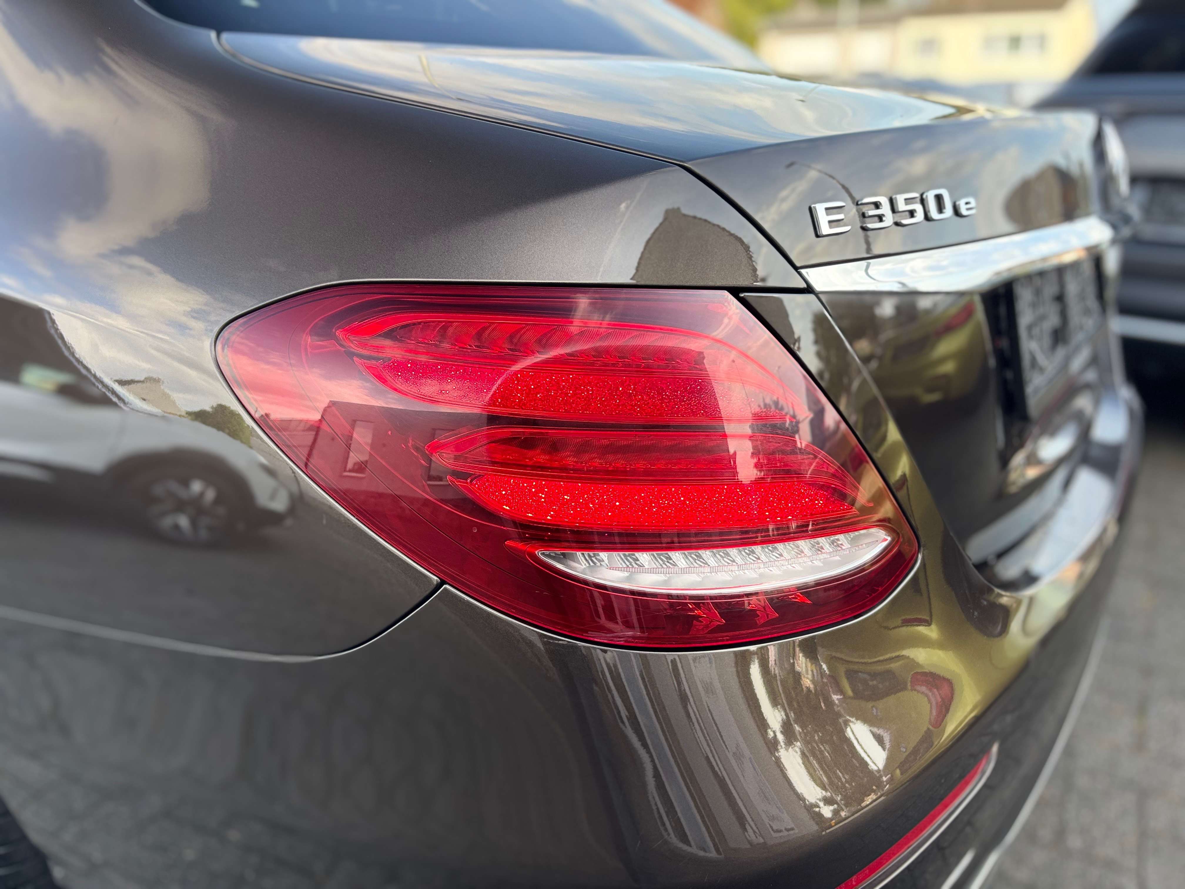 Mercedes-Benz E 350 E 350 e PHEV Ambient lights Virtual Cockpit Wide Screen Camera CarPlay Head Up 19 Inch