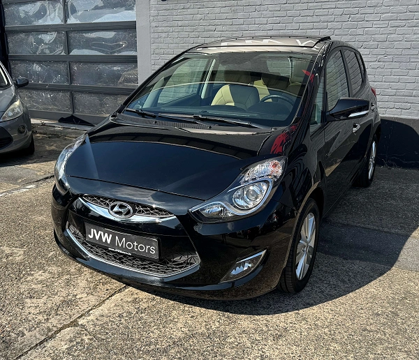 Hyundai iX20 1.4i * 74dKM * Leder * Camera * Navi * Pano * Garantie