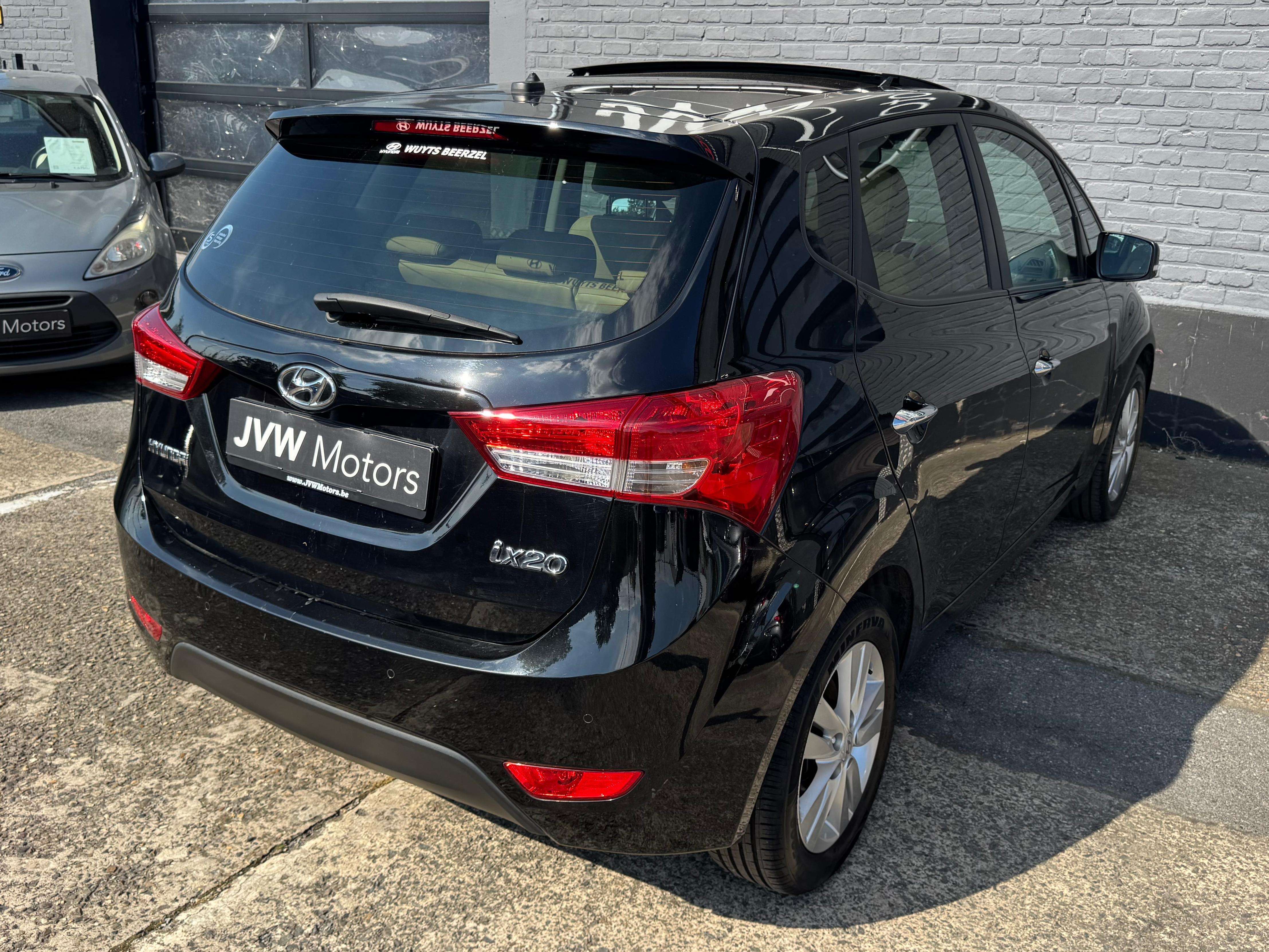 Hyundai iX20 1.4i * 74dKM * Leder * Camera * Navi * Pano * Garantie