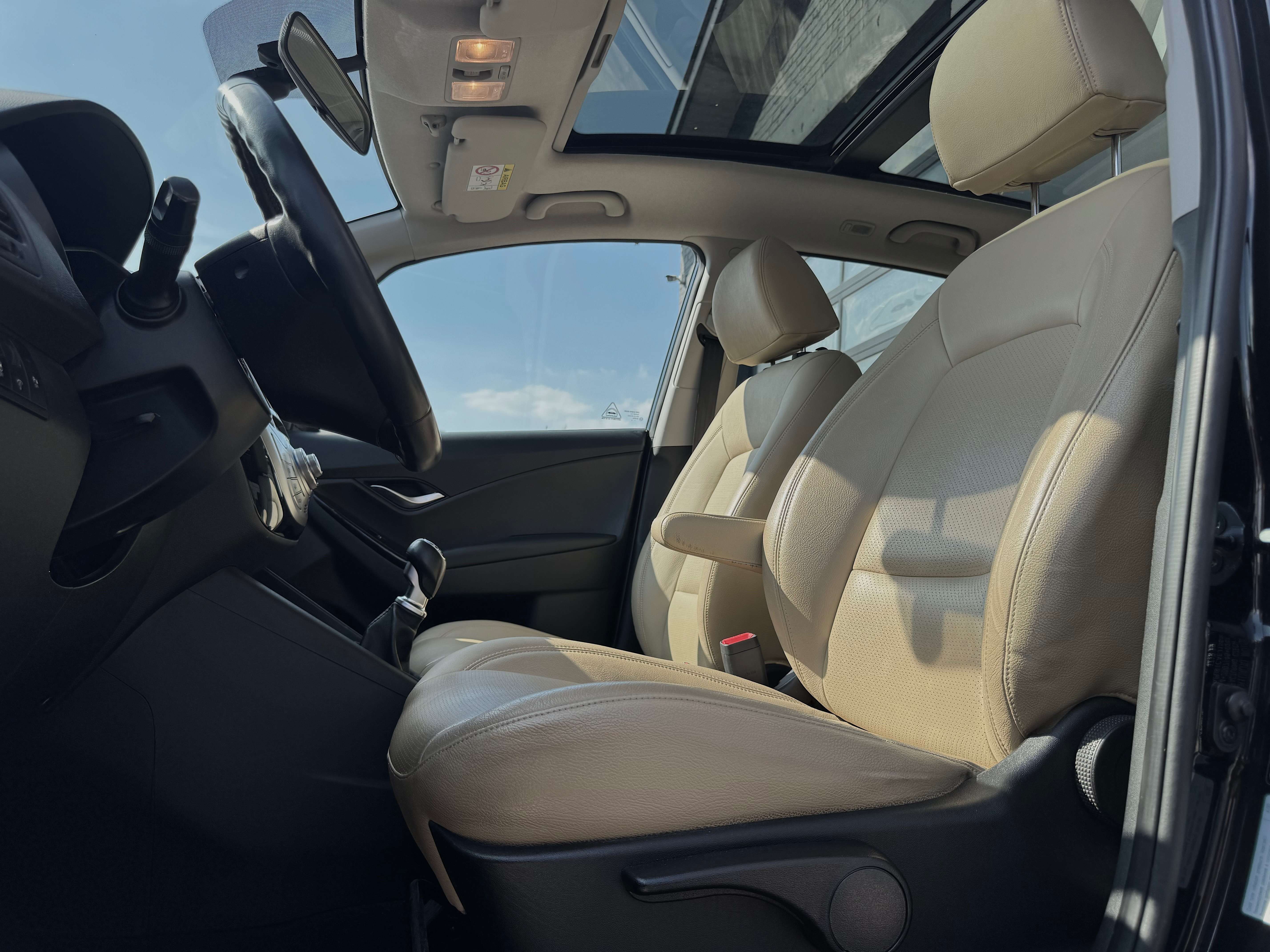 Hyundai iX20 1.4i * 74dKM * Leder * Camera * Navi * Pano * Garantie