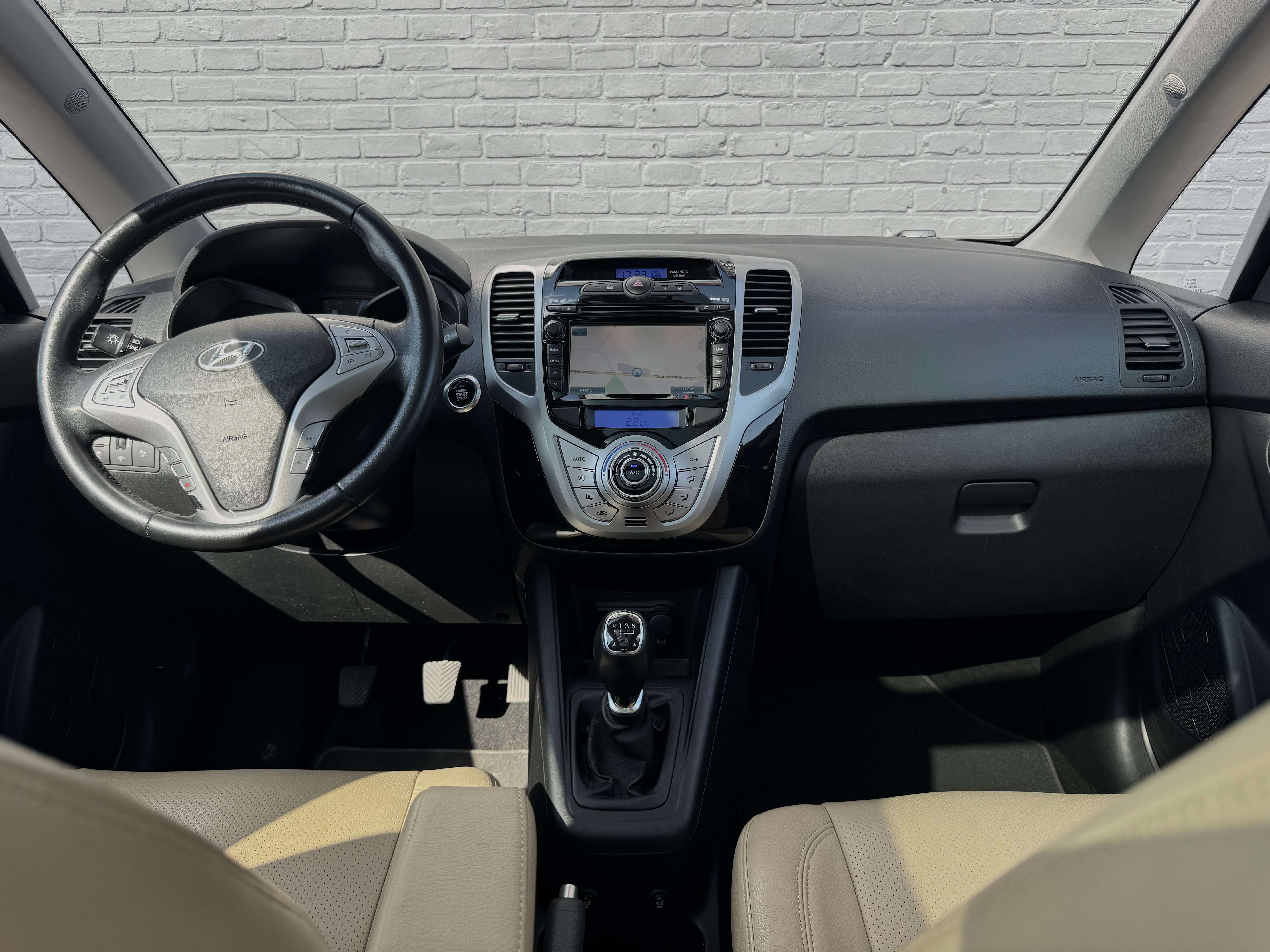 Hyundai iX20 1.4i * 74dKM * Leder * Camera * Navi * Pano * Garantie