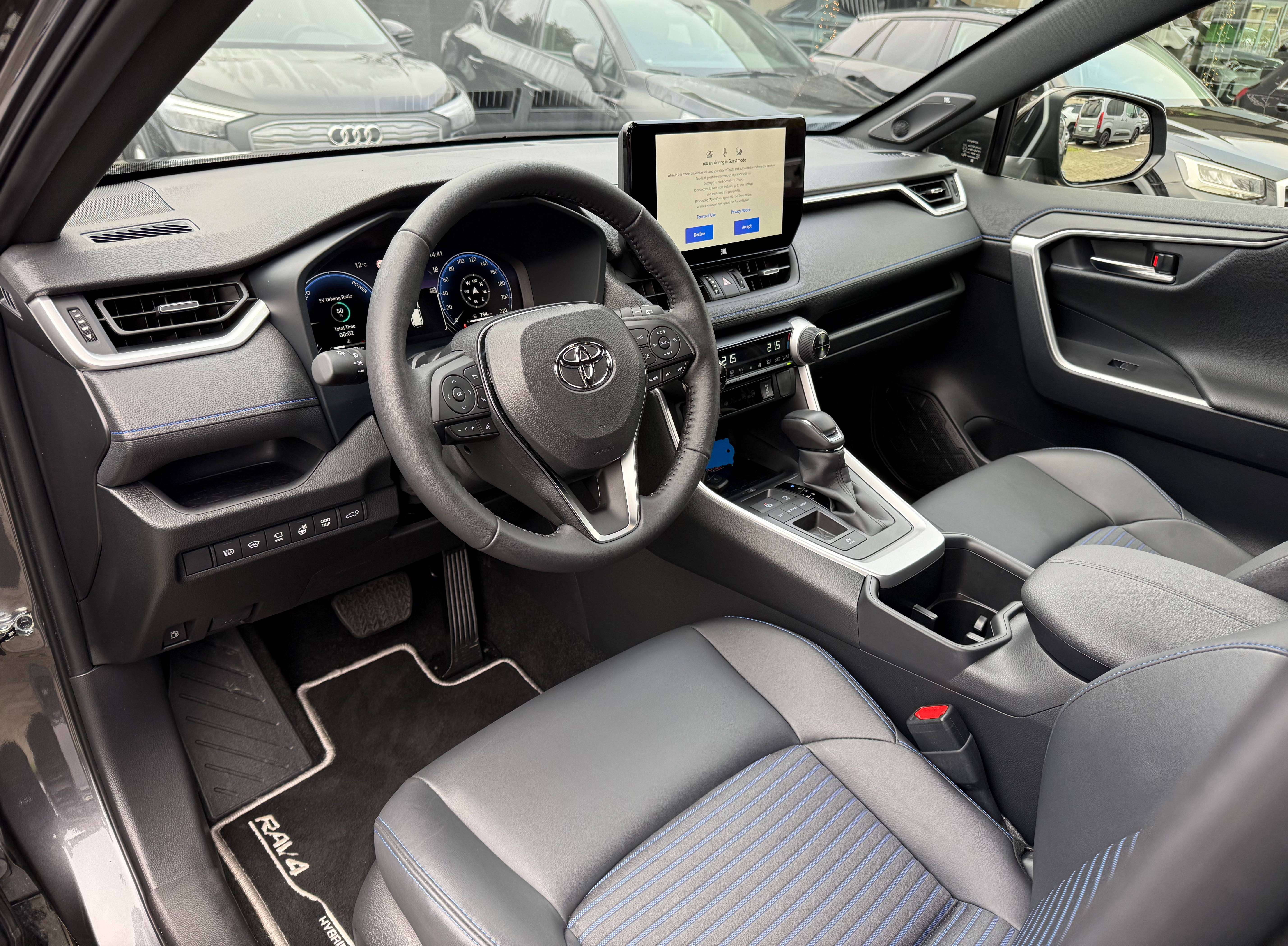 Toyota RAV 4 STYLE APPLE CARPLAY JBL SOUND 360° CAMERA