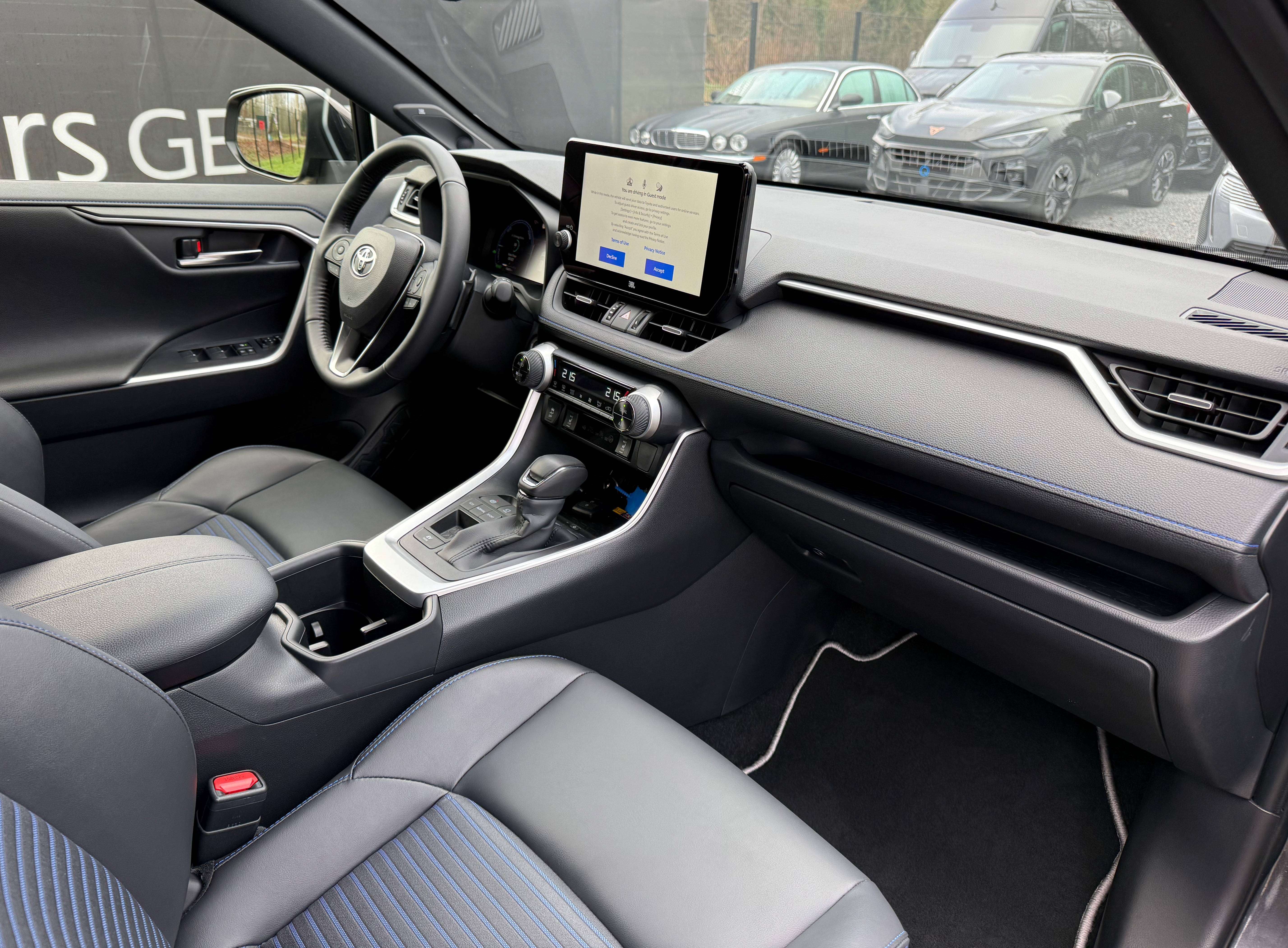 Toyota RAV 4 STYLE APPLE CARPLAY JBL SOUND 360° CAMERA
