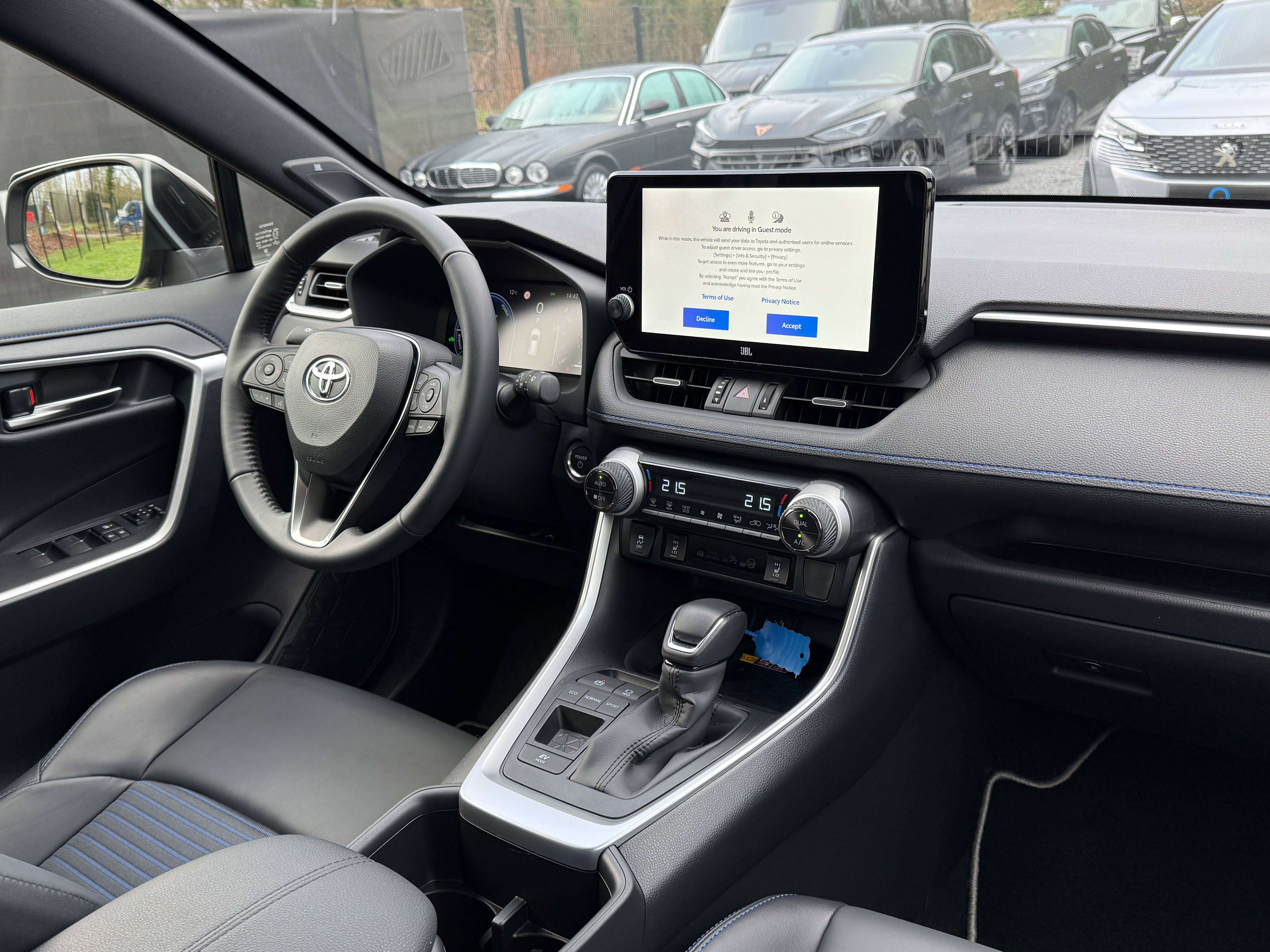 Toyota RAV 4 STYLE APPLE CARPLAY JBL SOUND 360° CAMERA
