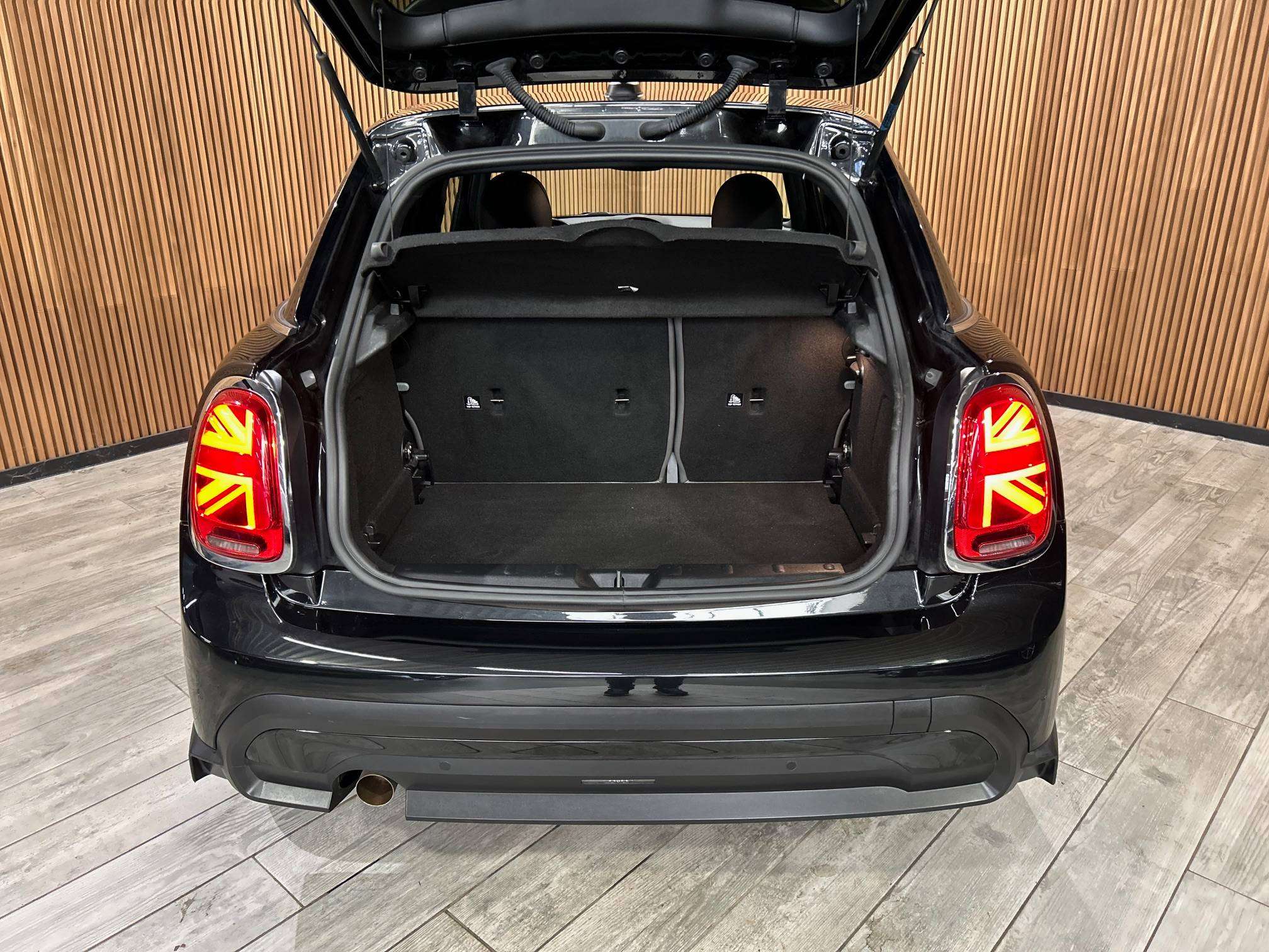 MINI One 1.5i 5d. Alu17"/Led/Leder/Gps/Cam/Pdc/Bt *1j garantie*