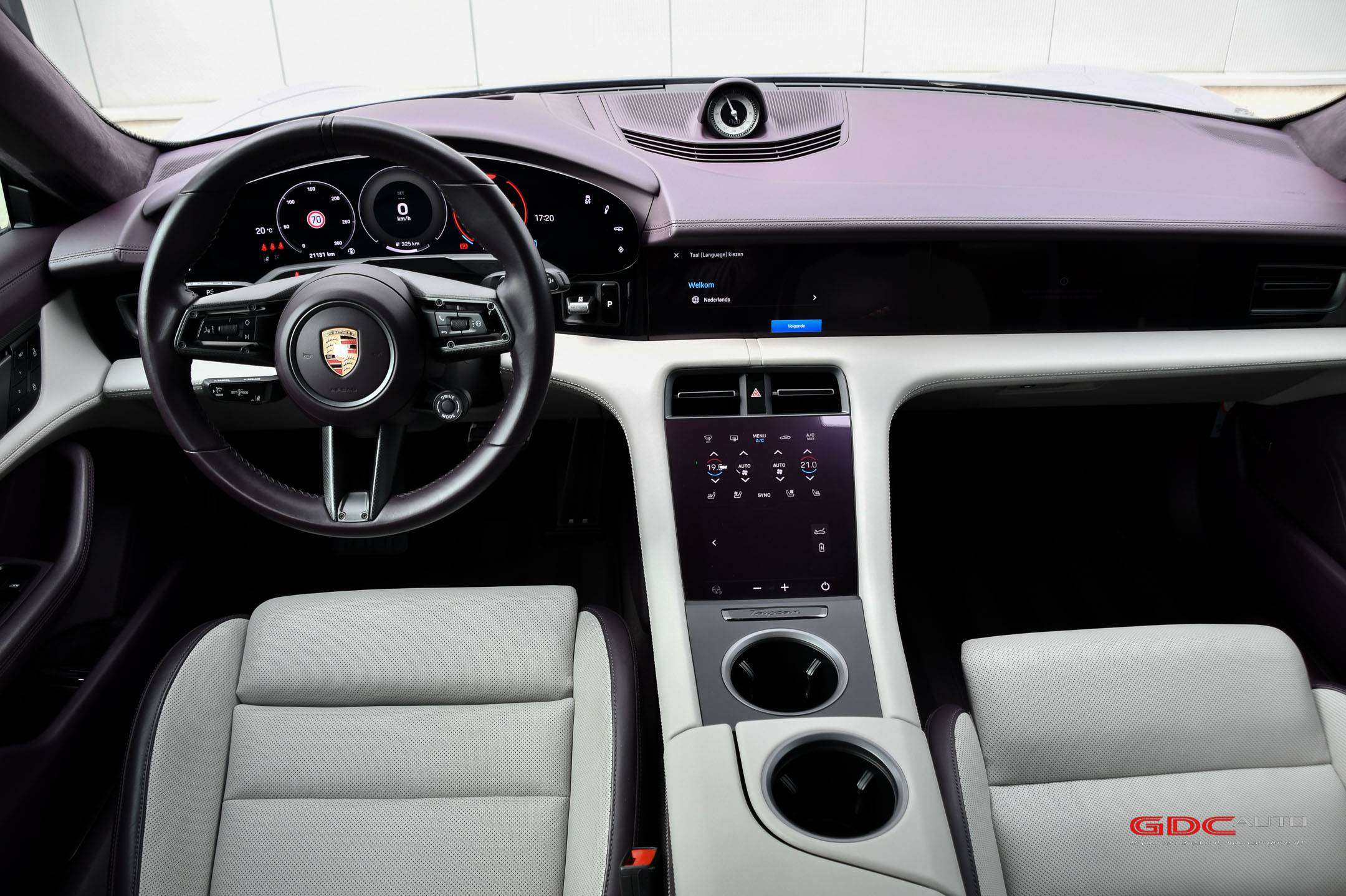 Porsche Taycan Cross Turismo l 4S l Facelift l Night View Assist l Massagestoelen l Adaptive Cruise Control l Camera l Zetelventilatie