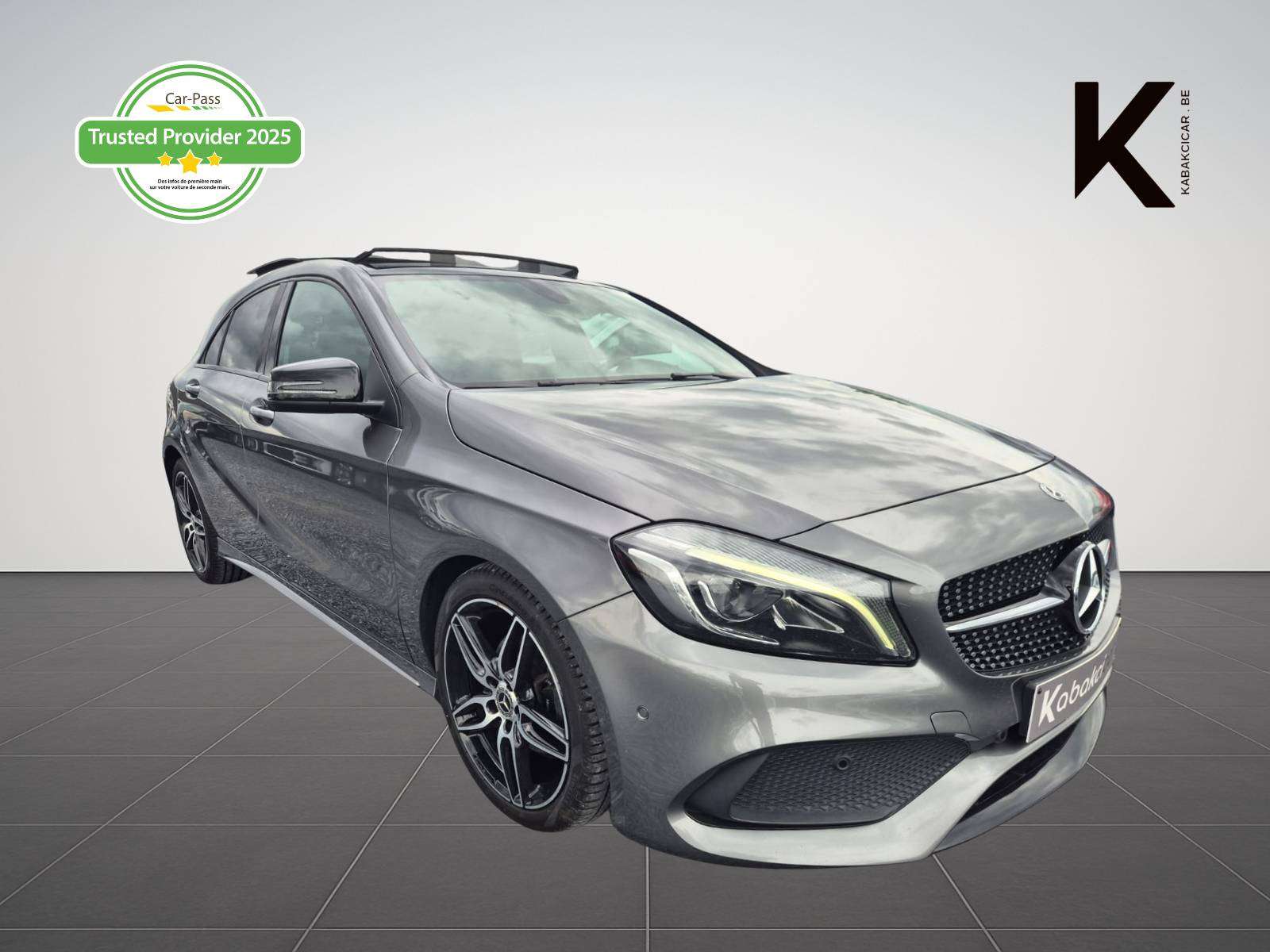 Mercedes-Benz A 180 1.6i "M270" AMG Line / Toit Ouvrant - Panoramique/ Camera / Garantie 12 Mois