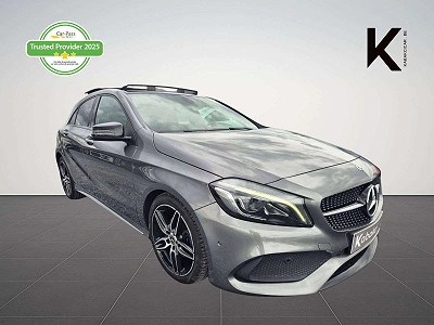 Mercedes-Benz A 180 1.6i "M270" AMG Line / Toit Ouvrant - Panoramique/ Camera / Garantie 12 Mois