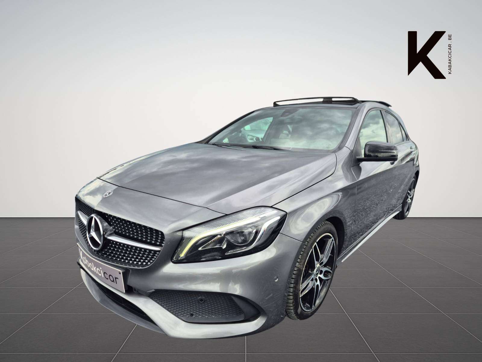 Mercedes-Benz A 180 1.6i "M270" AMG Line / Toit Ouvrant - Panoramique/ Camera / Garantie 12 Mois