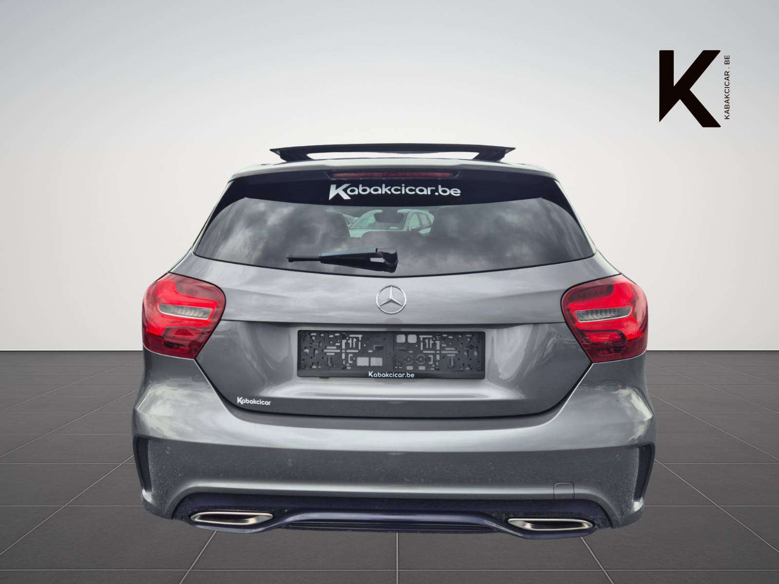Mercedes-Benz A 180 1.6i "M270" AMG Line / Toit Ouvrant - Panoramique/ Camera / Garantie 12 Mois