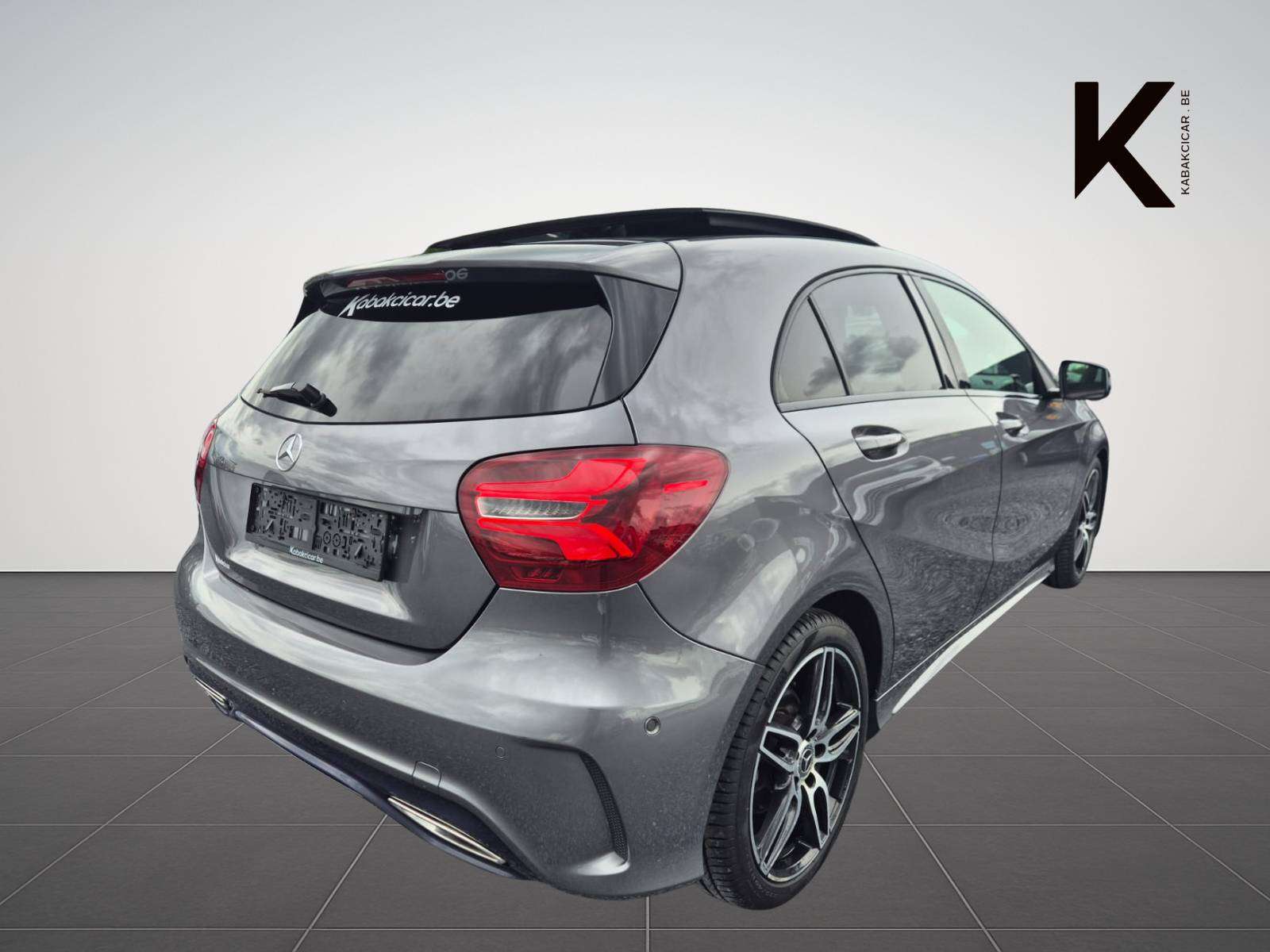 Mercedes-Benz A 180 1.6i "M270" AMG Line / Toit Ouvrant - Panoramique/ Camera / Garantie 12 Mois