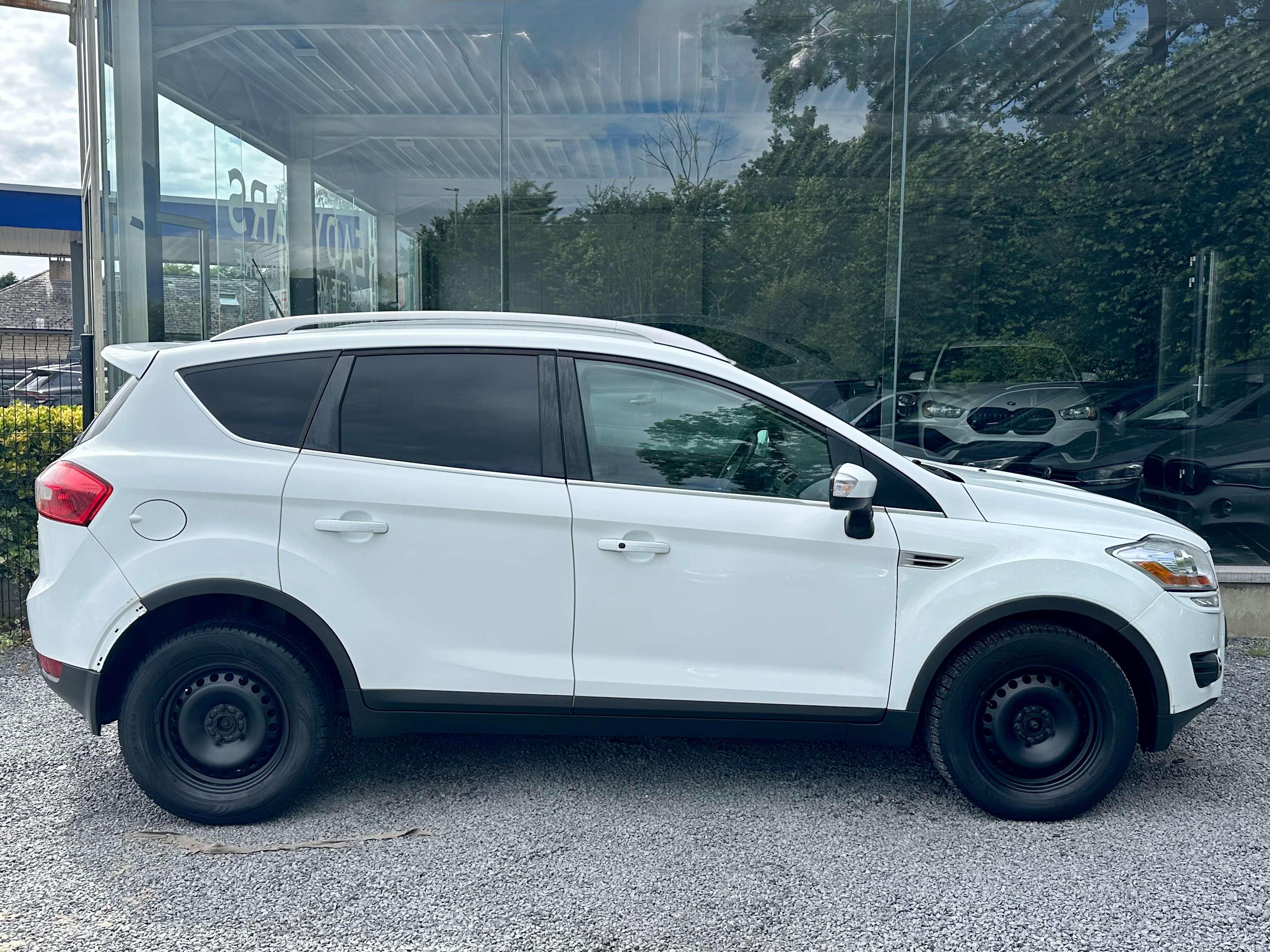 Ford Kuga 2.0 AWD*NAVI*CUIR*KEYLESS*SIEG CHAUFF*CAPTEURS AV/AR*ATT-REMORQUE*