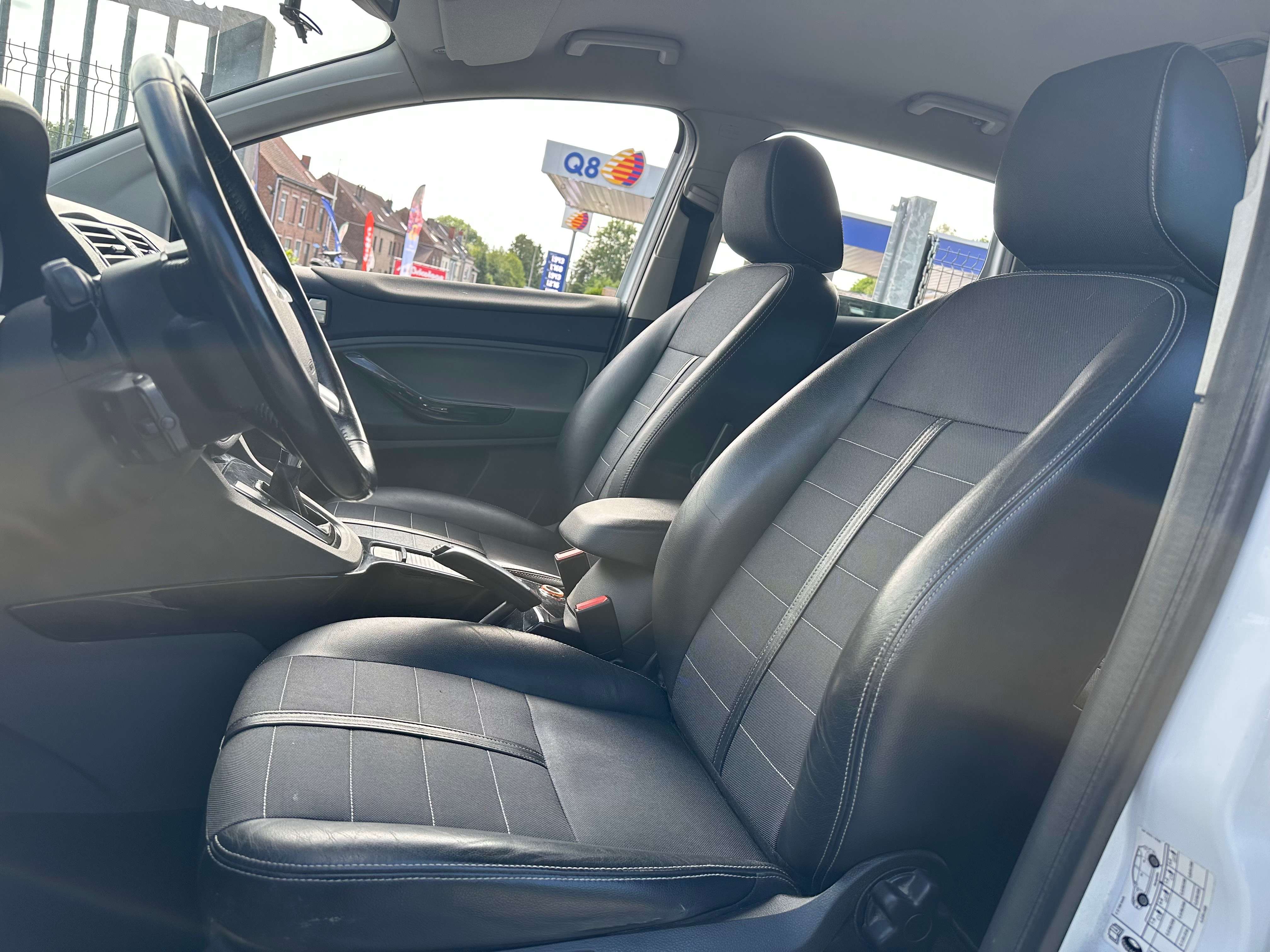Ford Kuga 2.0 AWD*NAVI*CUIR*KEYLESS*SIEG CHAUFF*CAPTEURS AV/AR*ATT-REMORQUE*