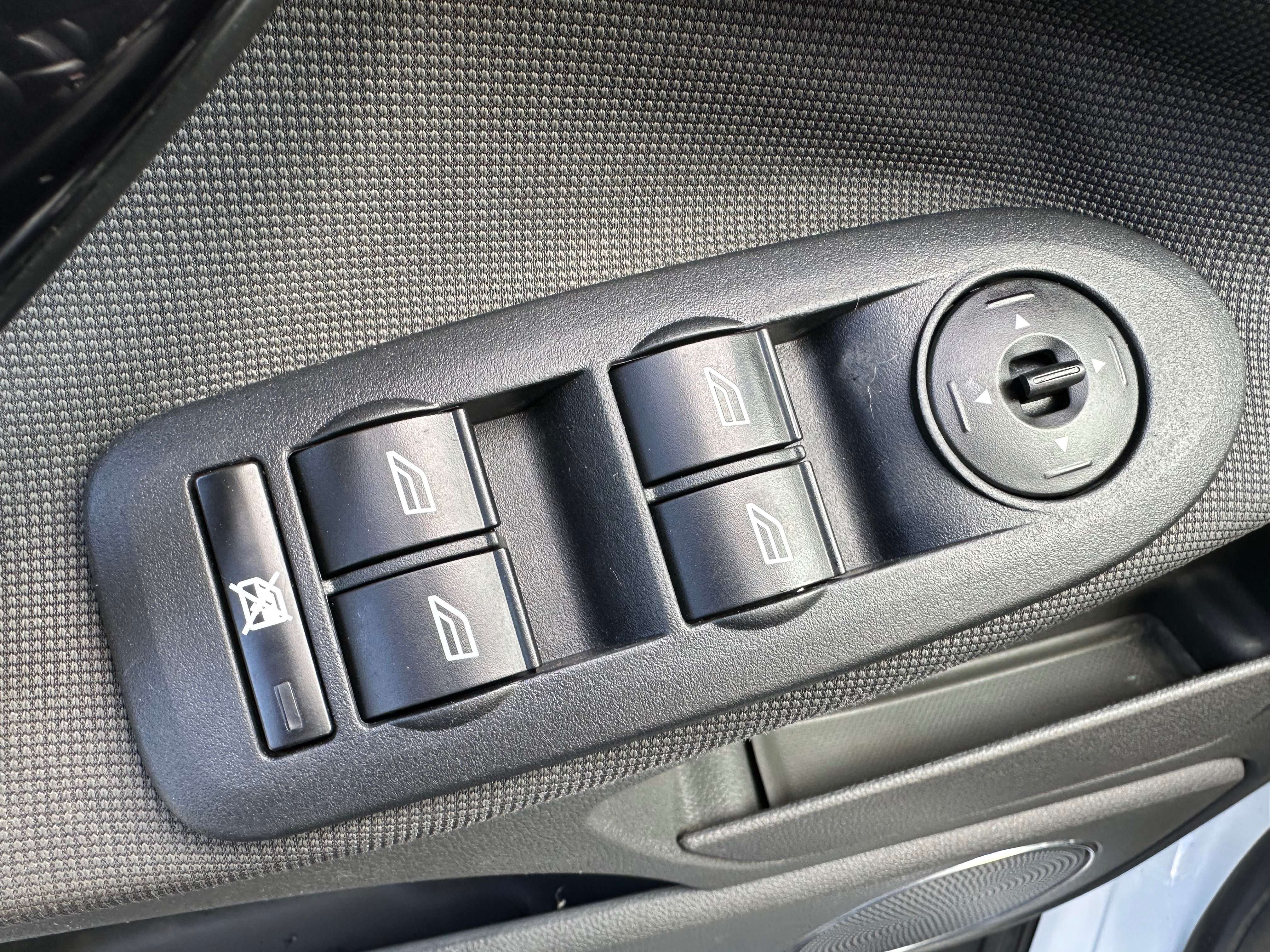 Ford Kuga 2.0 AWD*NAVI*CUIR*KEYLESS*SIEG CHAUFF*CAPTEURS AV/AR*ATT-REMORQUE*