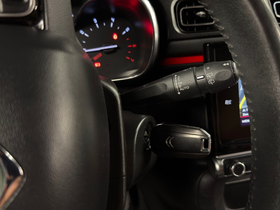 Citroen C3 II SHINE 1.2 82 Cv 1ERE MAIN APPLE CARPLAY & ANDROID AUTO ECRAN TACTILE - GARANTIE 1 AN