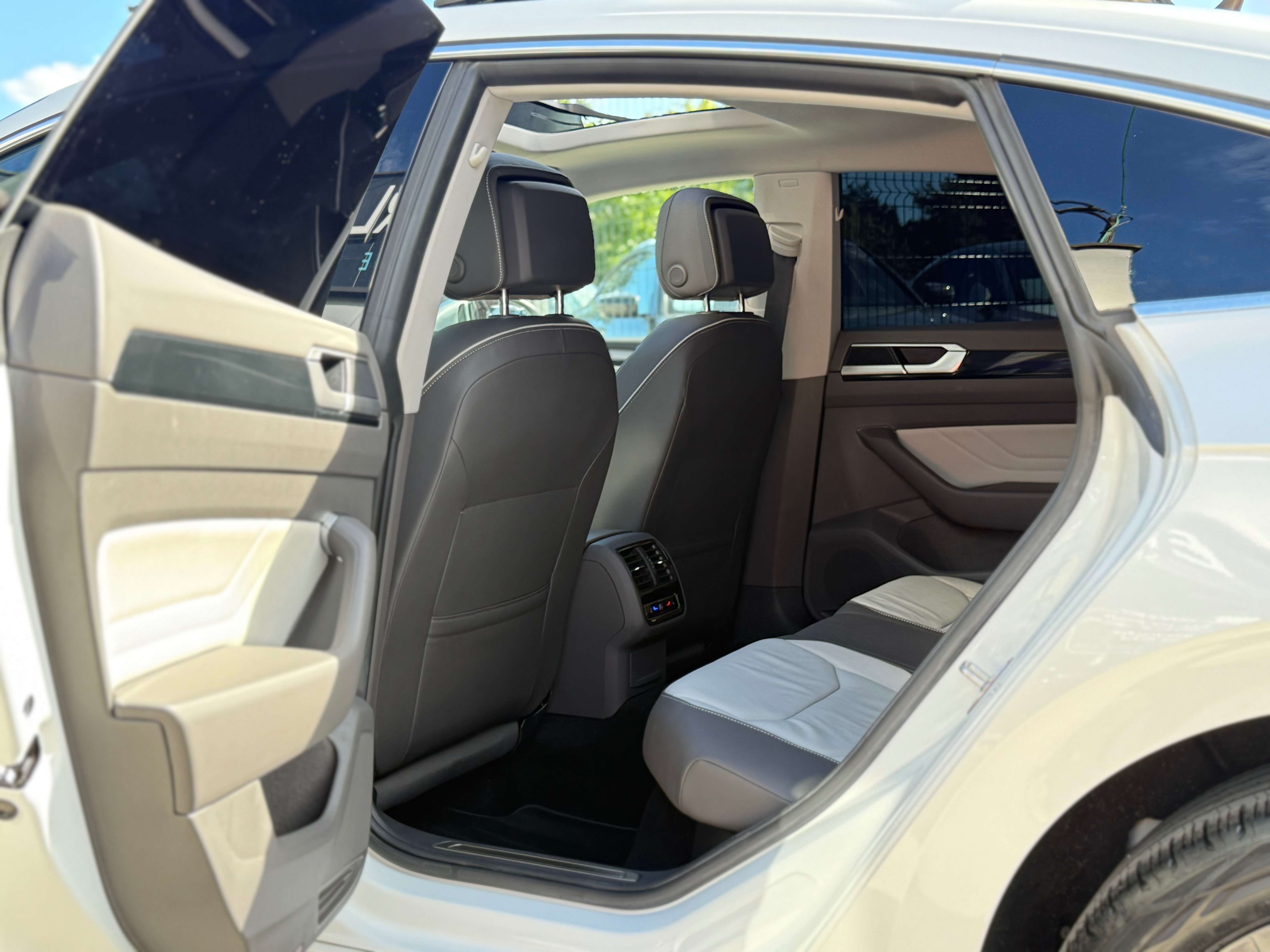 Volkswagen Arteon eHybrid 1.4 DSG (160 kW) TOIT PANO - COCKPIT - DISTRO - SIDE ASSIST - PARK ASSIST - FRONT ASSIST - PARK ASSIST - FULL OP: