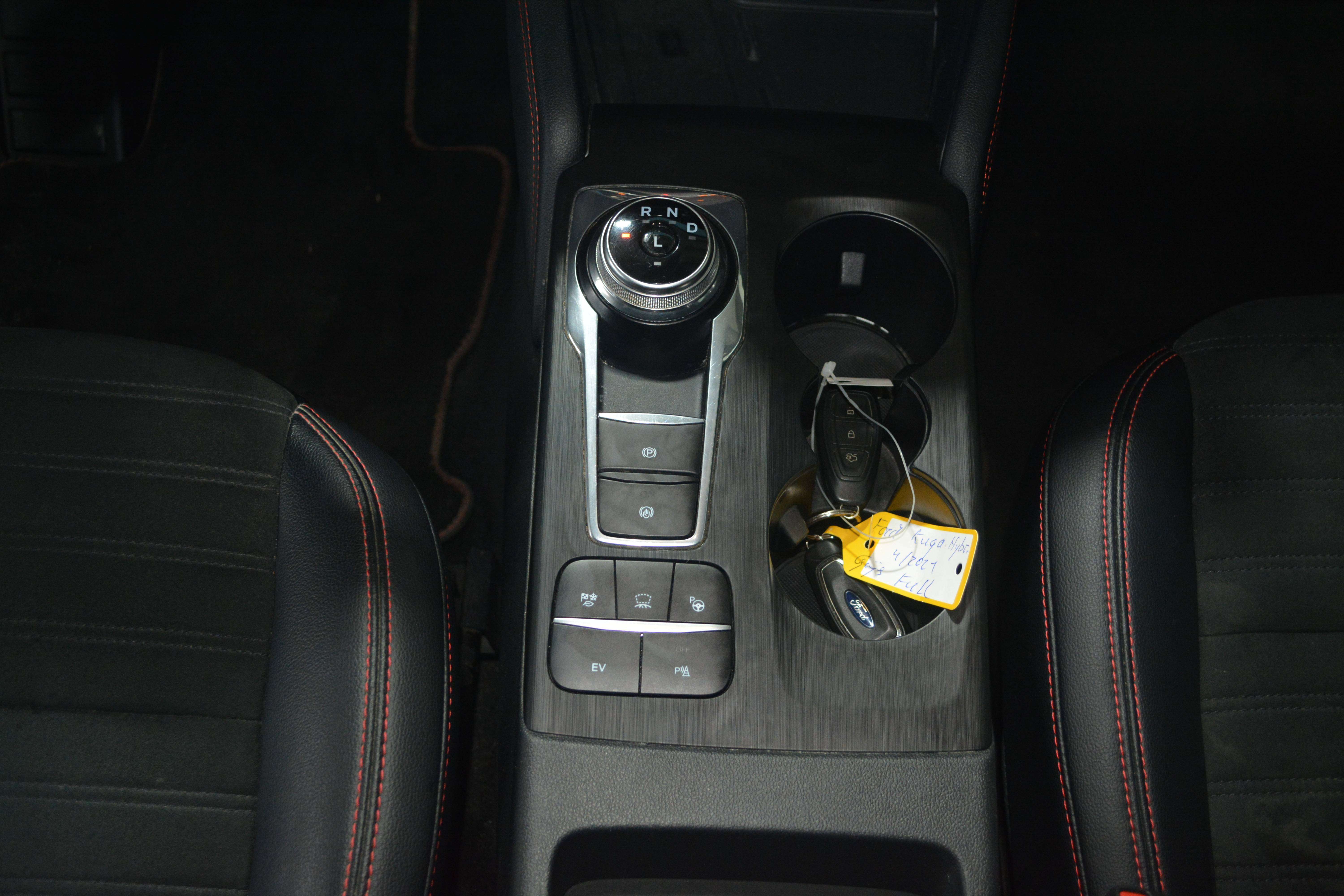Ford Kuga Kuga PHEV 2.5 EcoBoost FWD ST-Line X PANO / NAVI + CAMERA / HEAD-UP DISPLAY / FULL