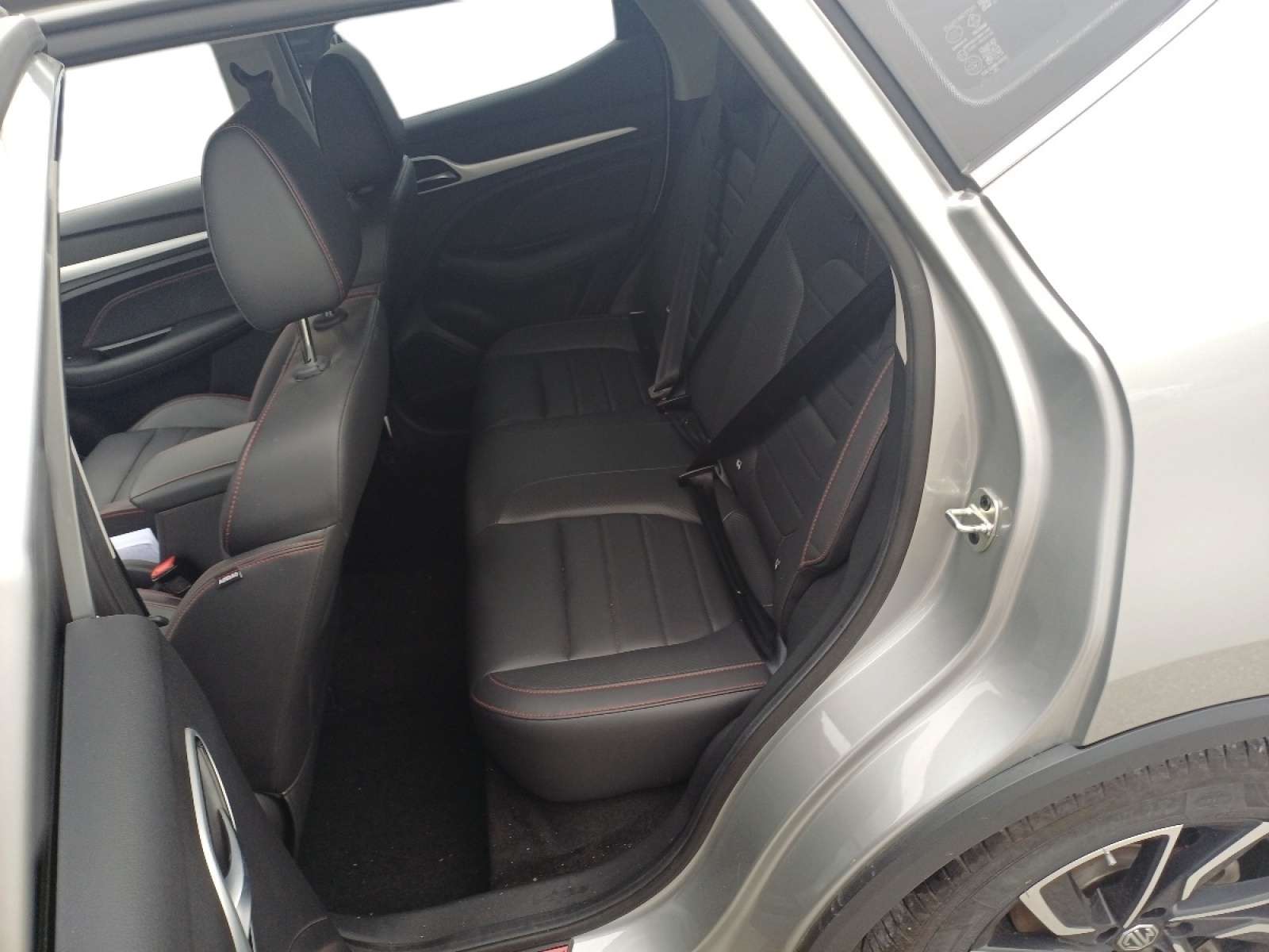 MG ZS LUXURY